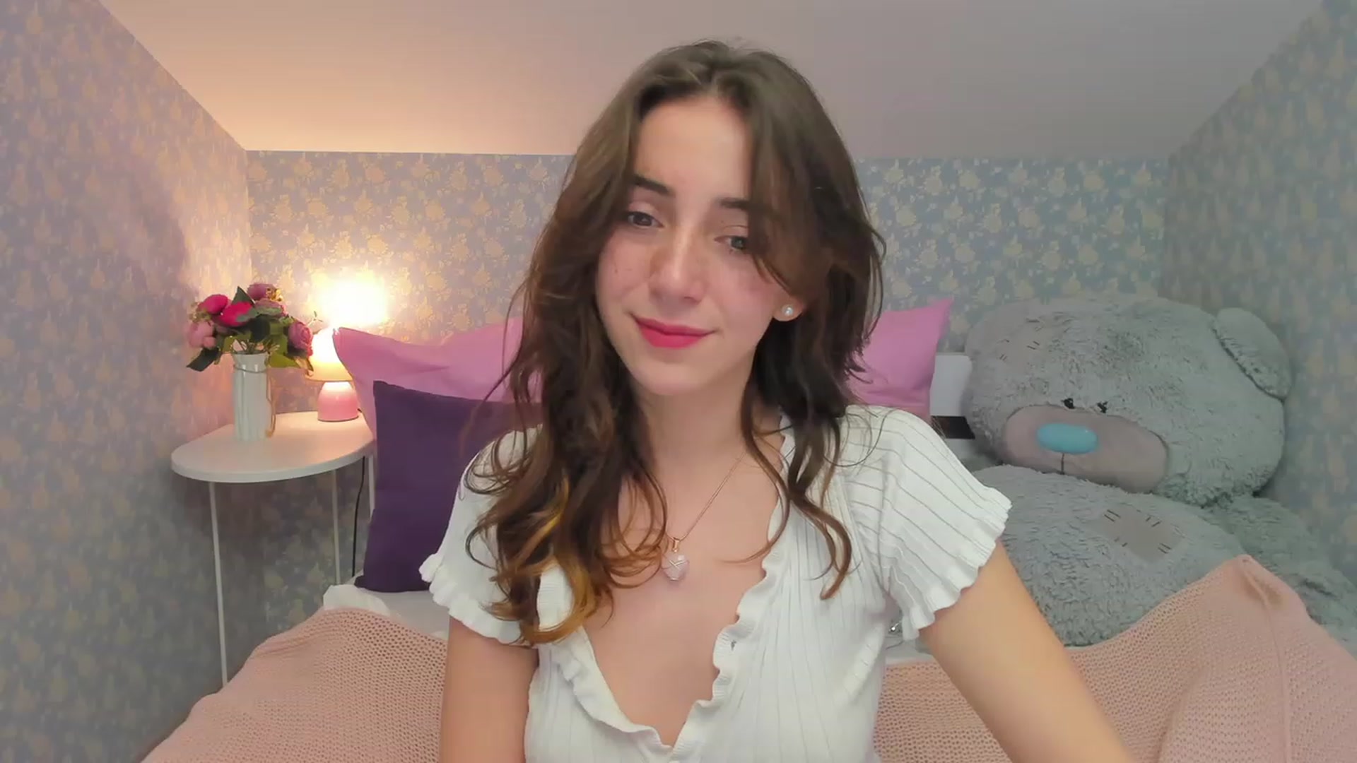 Gallery image thumbnail from ElsaYoung's myfreecams stream on, 03/07/2023, 09:13 image 16 of 20