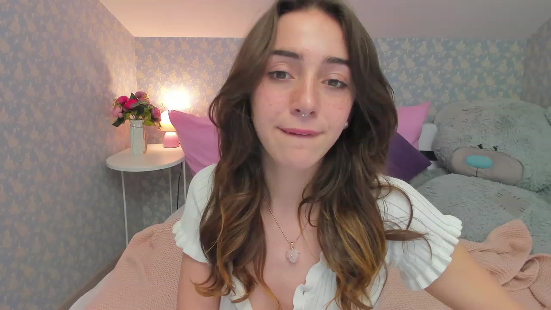 Gallery image thumbnail from ElsaYoung's myfreecams stream on, 03/07/2023, 12:24 image 18 of 20