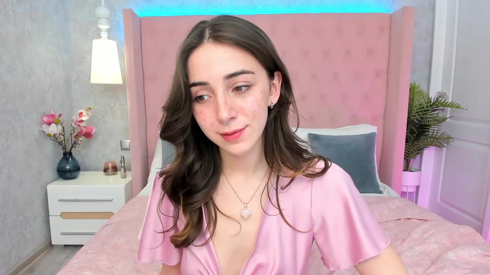Gallery image thumbnail from ElsaYoung's myfreecams stream on, 03/08/2023, 14:24 image 7 of 20