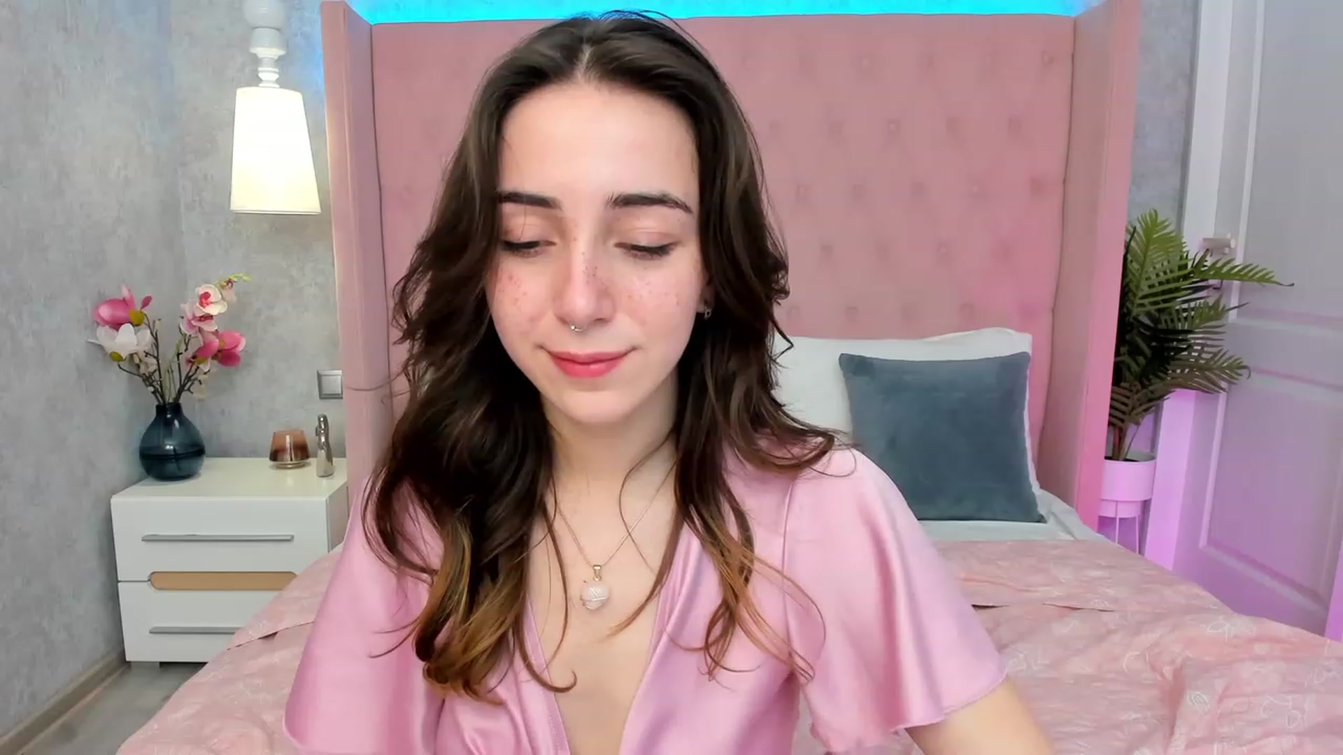 Gallery image thumbnail from ElsaYoung's myfreecams stream on, 03/08/2023, 15:32 image 13 of 20