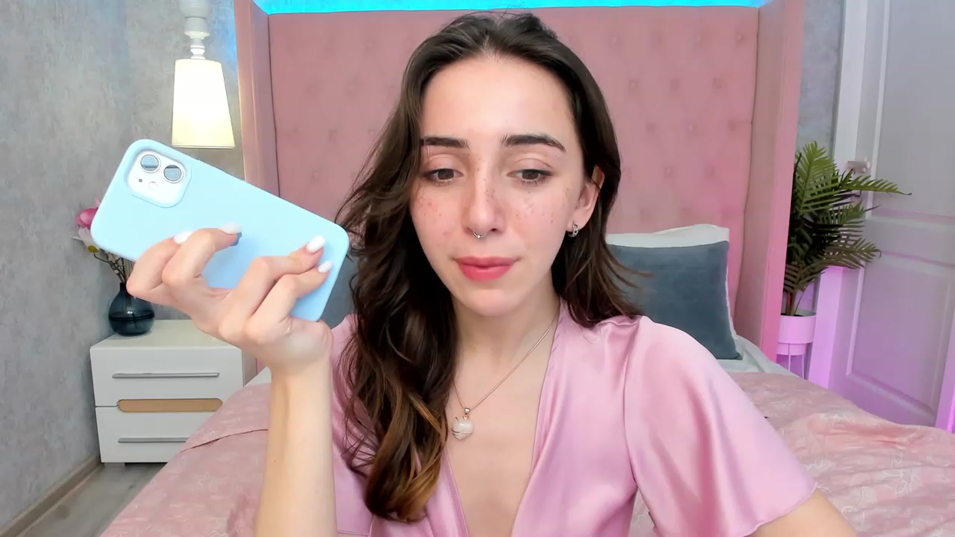 Gallery image thumbnail from ElsaYoung's myfreecams stream on, 03/08/2023, 17:08 image 15 of 20