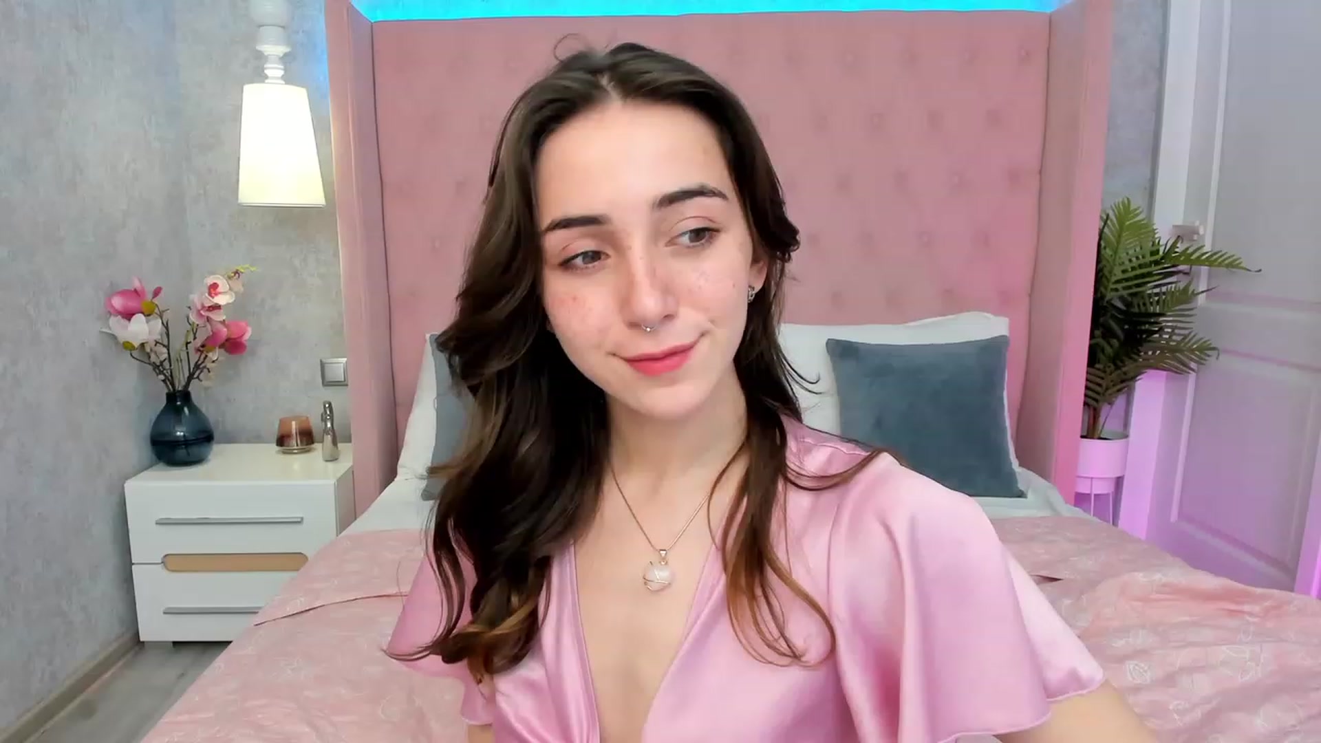 Gallery image thumbnail from ElsaYoung's myfreecams stream on, 03/08/2023, 17:08 image 1 of 20