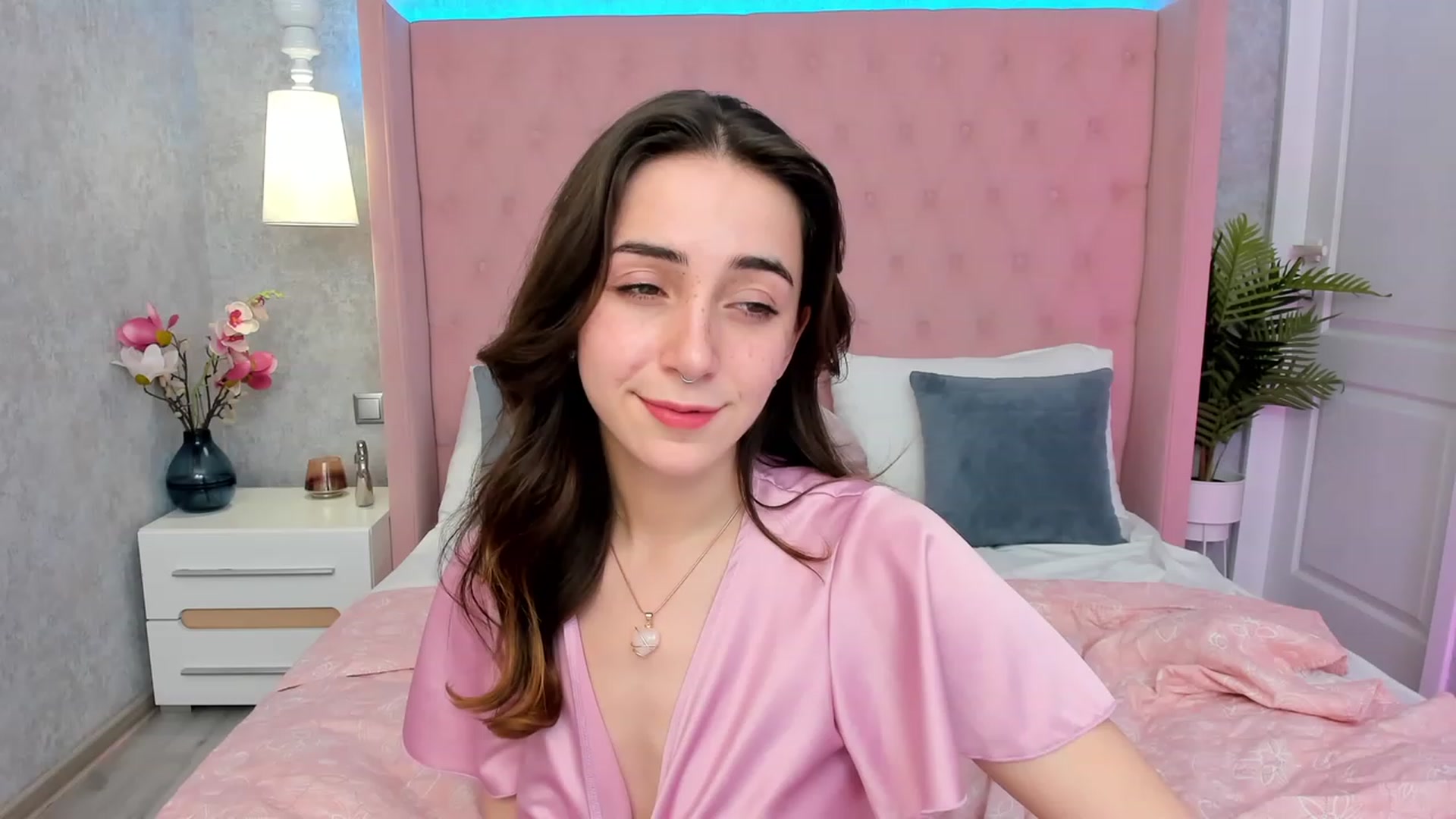 Gallery image thumbnail from ElsaYoung's myfreecams stream on, 03/08/2023, 18:22 image 11 of 20