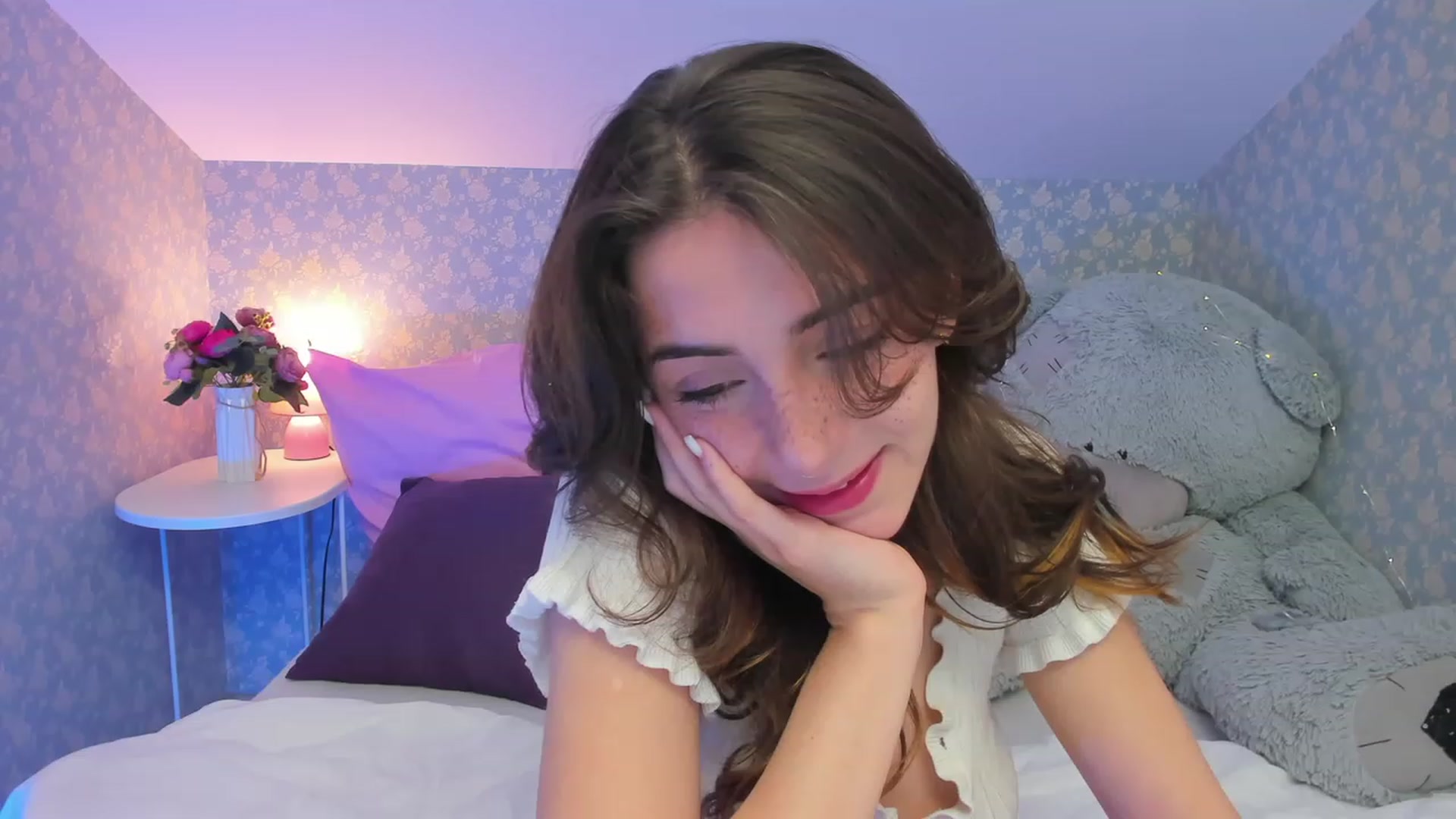 Gallery image thumbnail from ElsaYoung's myfreecams stream on, 03/10/2023, 06:34 image 14 of 20