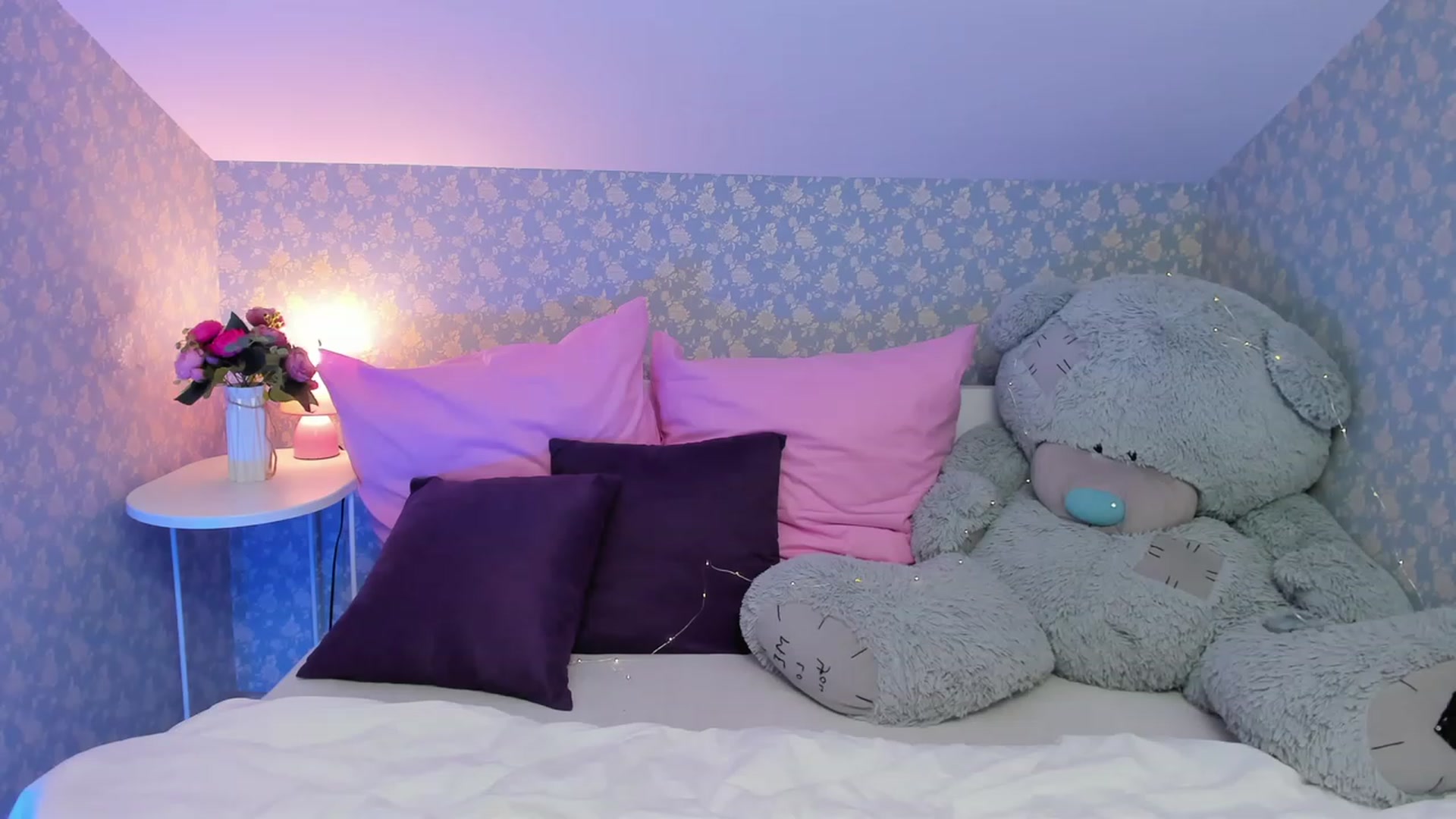 Gallery image thumbnail from ElsaYoung's myfreecams stream on, 03/10/2023, 06:34 image 20 of 20