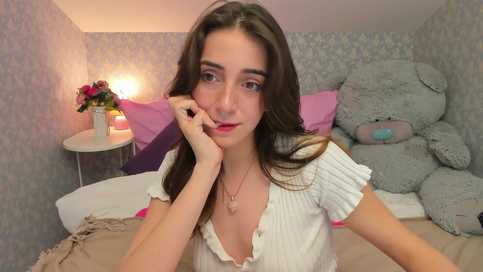 Gallery image thumbnail from ElsaYoung's myfreecams stream on, 03/10/2023, 11:26 image 11 of 20
