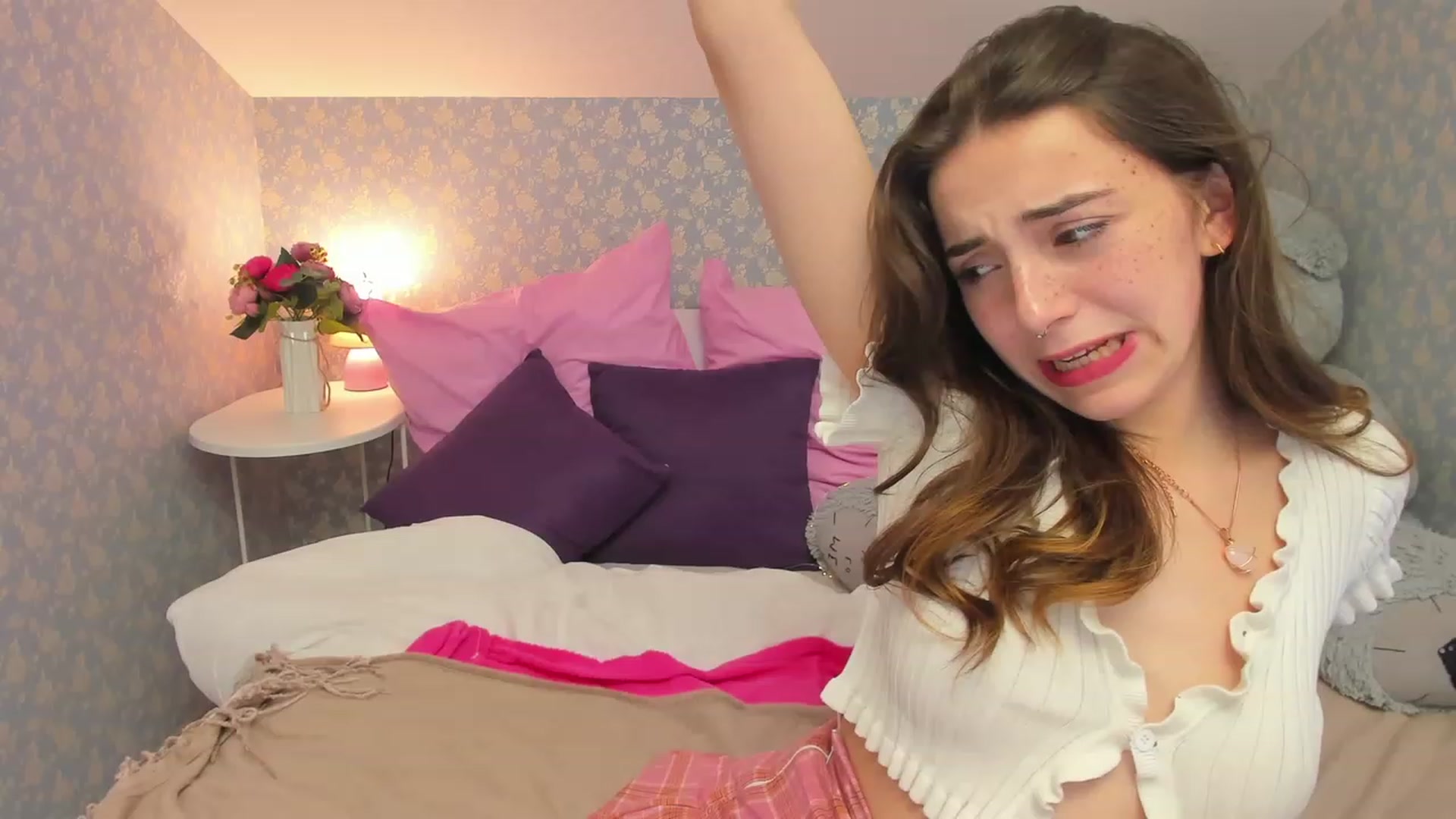 Gallery image thumbnail from ElsaYoung's myfreecams stream on, 03/10/2023, 11:26 image 15 of 20