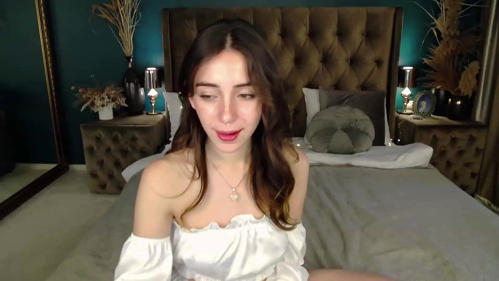 Gallery image thumbnail from ElsaYoung's myfreecams stream on, 03/11/2023, 12:24 image 18 of 20
