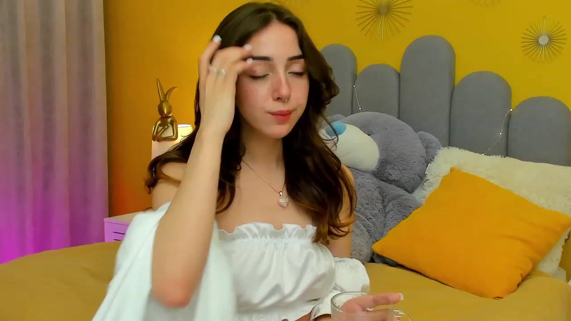 Gallery image thumbnail from ElsaYoung's myfreecams stream on, 03/11/2023, 14:26 image 4 of 20