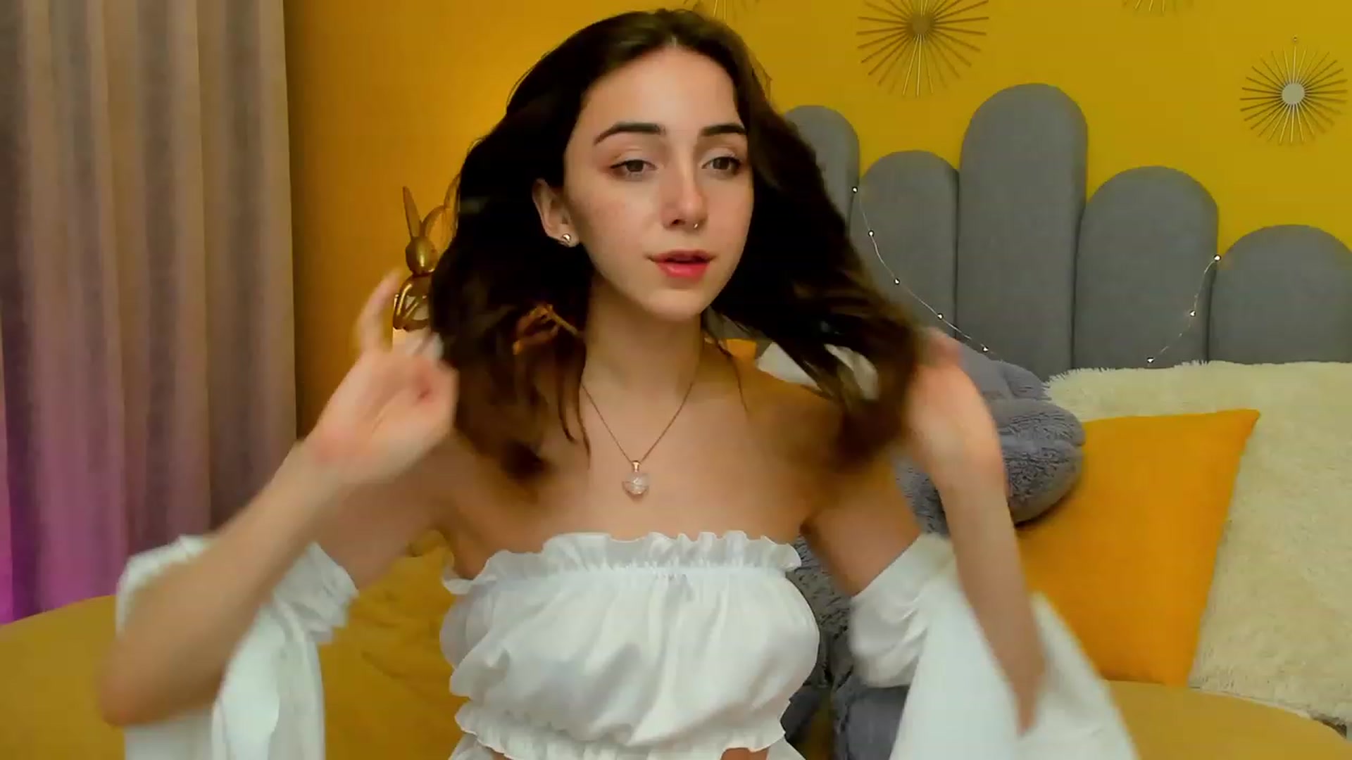 Gallery image thumbnail from ElsaYoung's myfreecams stream on, 03/11/2023, 16:11 image 10 of 20