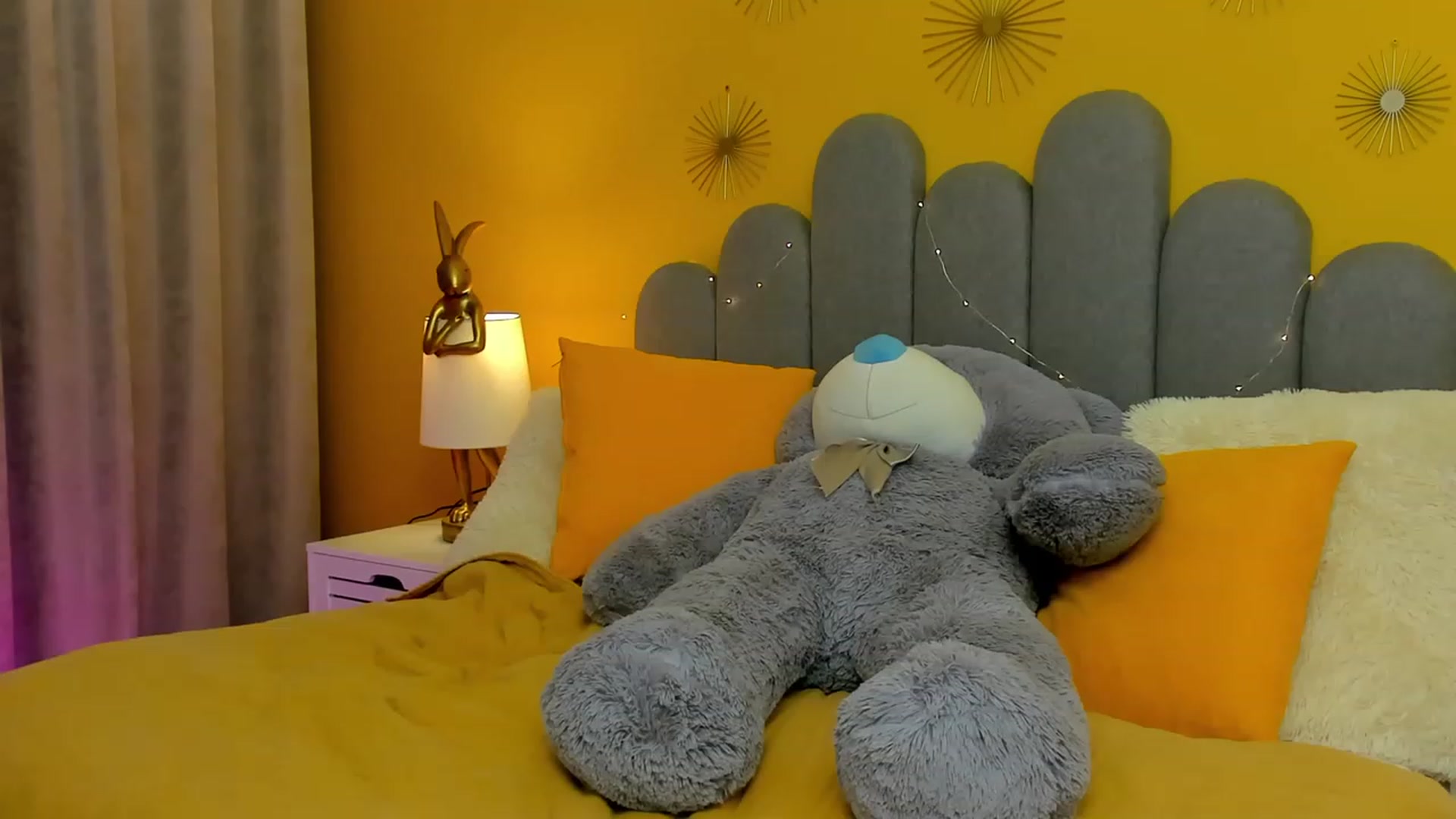 Gallery image thumbnail from ElsaYoung's myfreecams stream on, 03/11/2023, 16:49 image 11 of 20