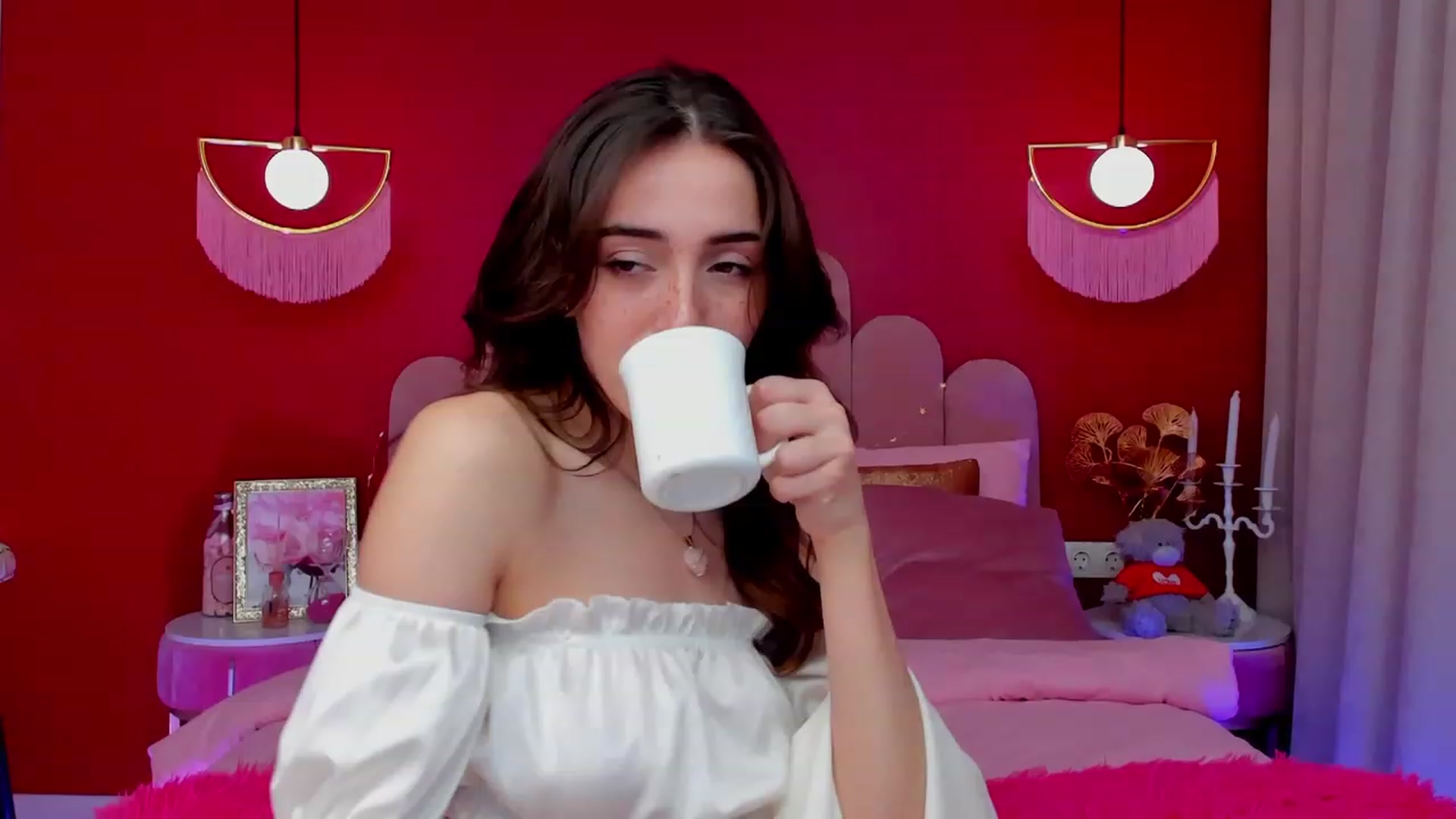 Gallery image thumbnail from ElsaYoung's myfreecams stream on, 03/12/2023, 07:12 image 7 of 20