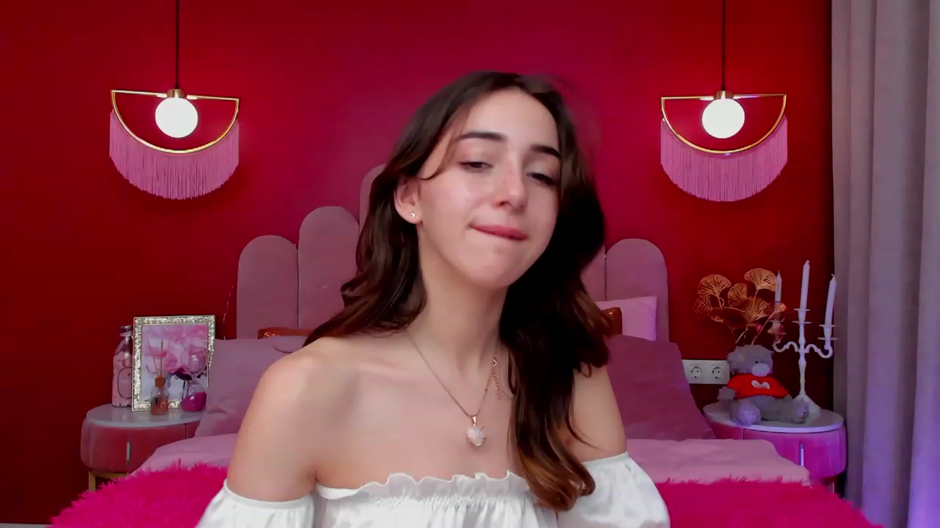 Gallery image thumbnail from ElsaYoung's myfreecams stream on, 03/12/2023, 16:04 image 16 of 20