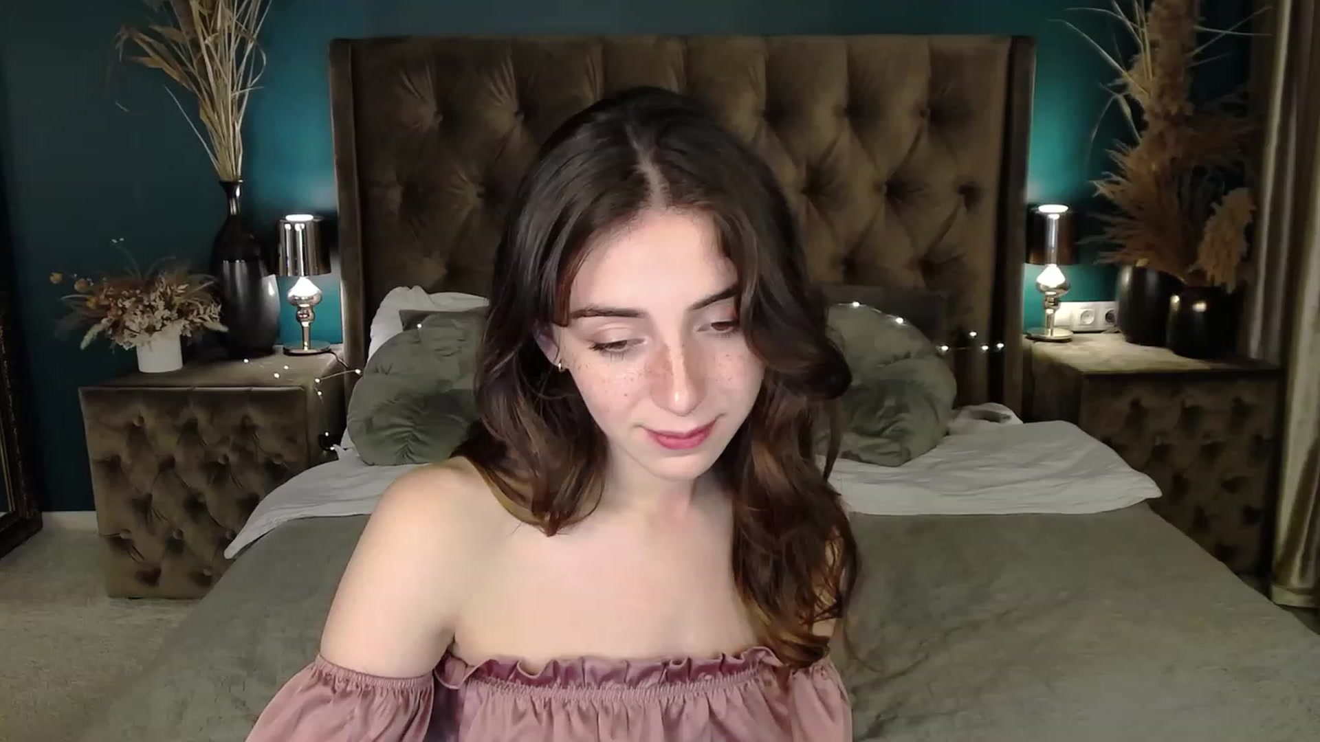 Gallery image thumbnail from ElsaYoung's myfreecams stream on, 03/15/2023, 14:05 image 15 of 20
