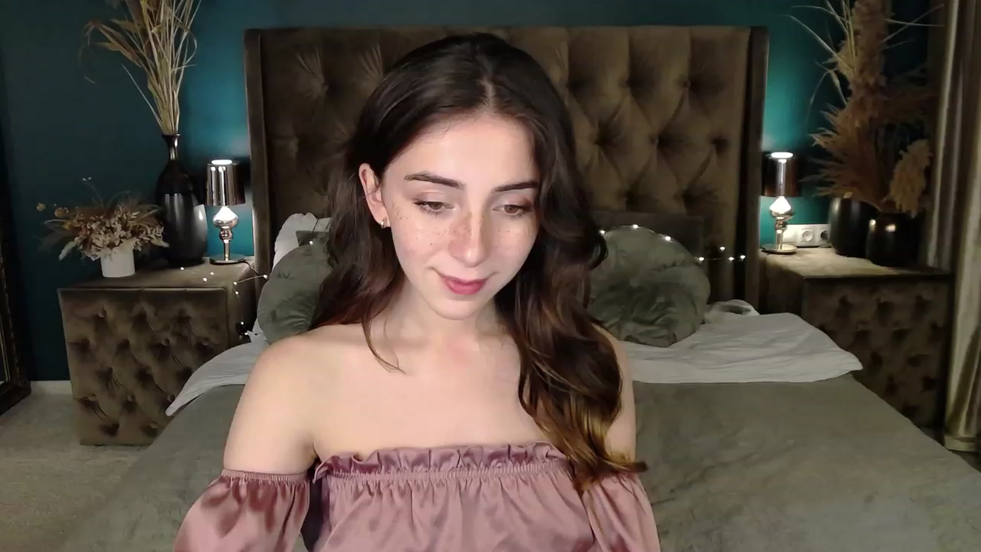 Gallery image thumbnail from ElsaYoung's myfreecams stream on, 03/15/2023, 14:05 image 4 of 20