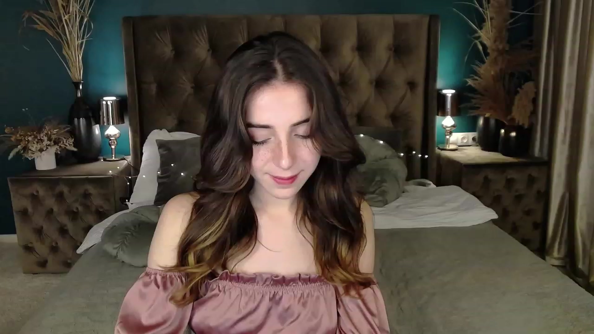 Gallery image thumbnail from ElsaYoung's myfreecams stream on, 03/15/2023, 15:20 image 12 of 20