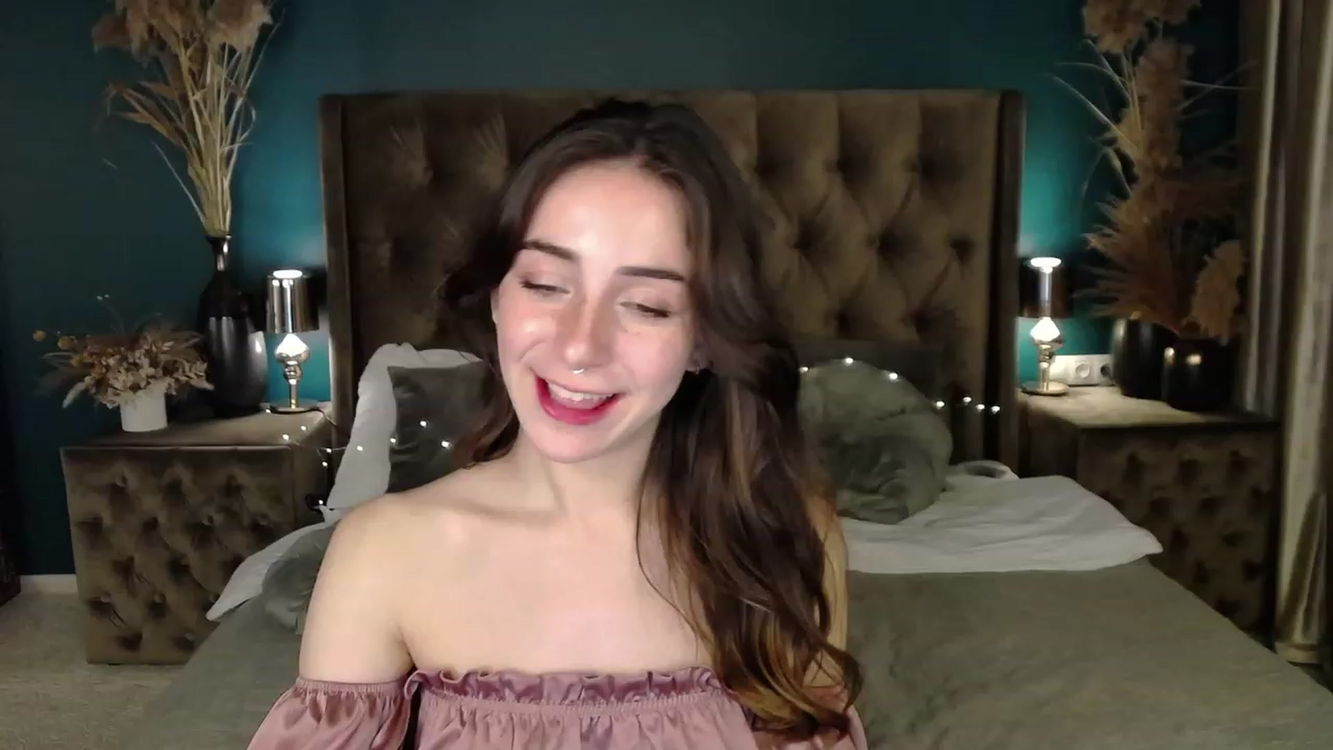 Gallery image thumbnail from ElsaYoung's myfreecams stream on, 03/15/2023, 15:20 image 3 of 20
