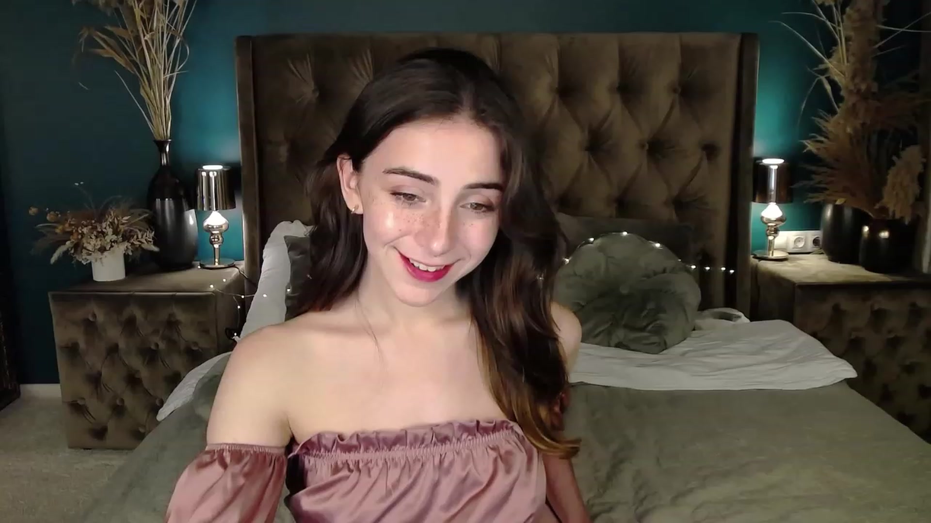 Gallery image thumbnail from ElsaYoung's myfreecams stream on, 03/15/2023, 16:50 image 3 of 20
