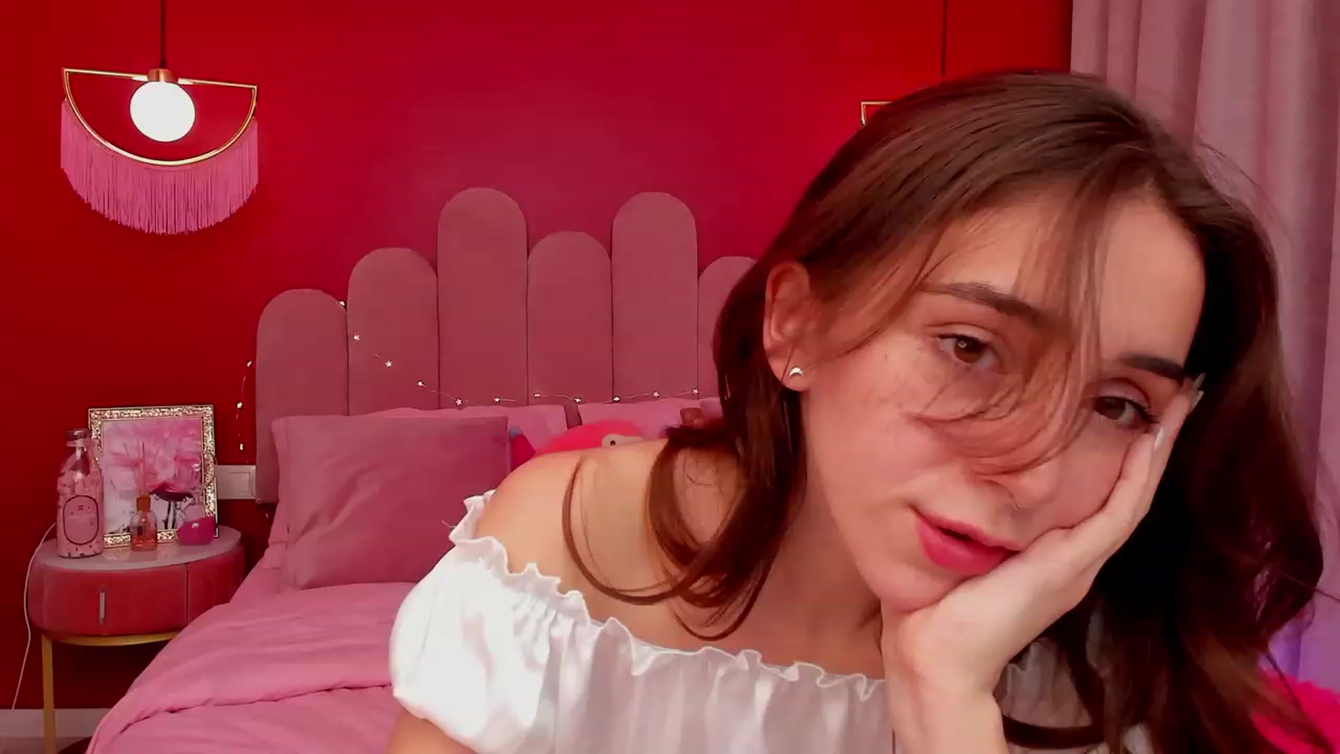 Gallery image thumbnail from ElsaYoung's myfreecams stream on, 03/16/2023, 16:33 image 16 of 20