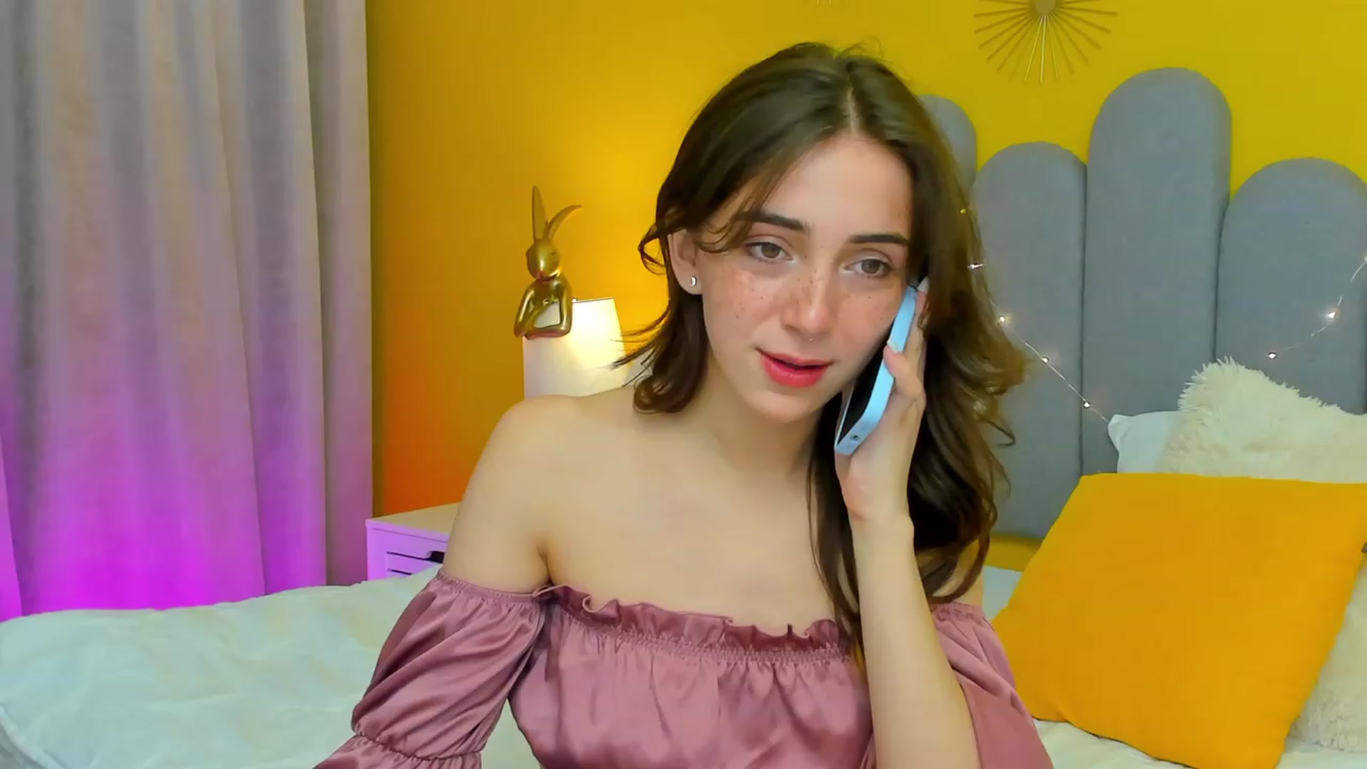 Gallery image thumbnail from ElsaYoung's myfreecams stream on, 03/18/2023, 14:17 image 14 of 20