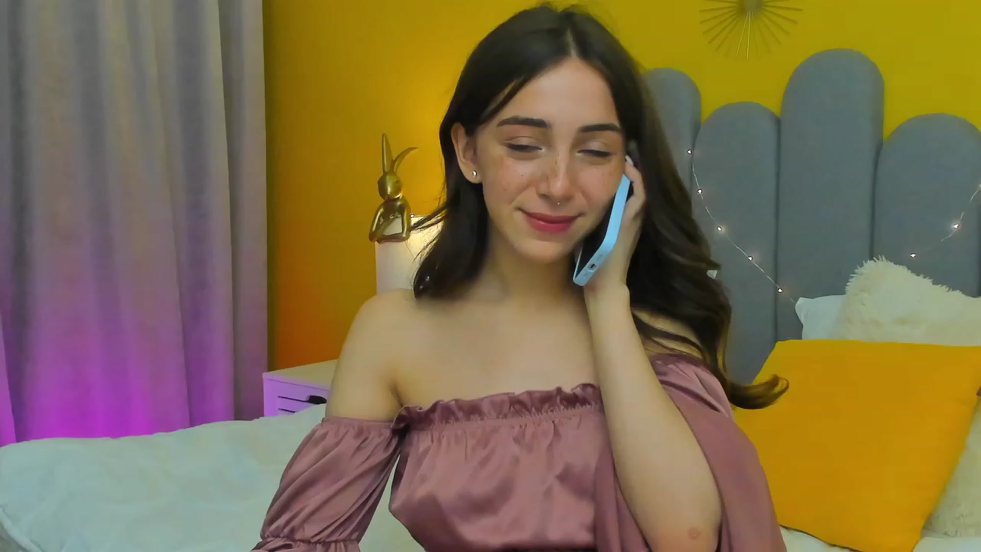 Gallery image thumbnail from ElsaYoung's myfreecams stream on, 03/18/2023, 14:17 image 10 of 20