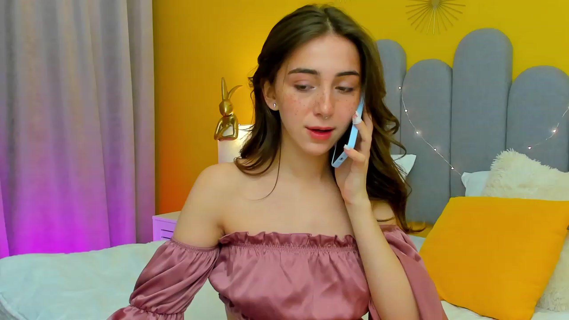 Gallery image thumbnail from ElsaYoung's myfreecams stream on, 03/18/2023, 14:17 image 12 of 20