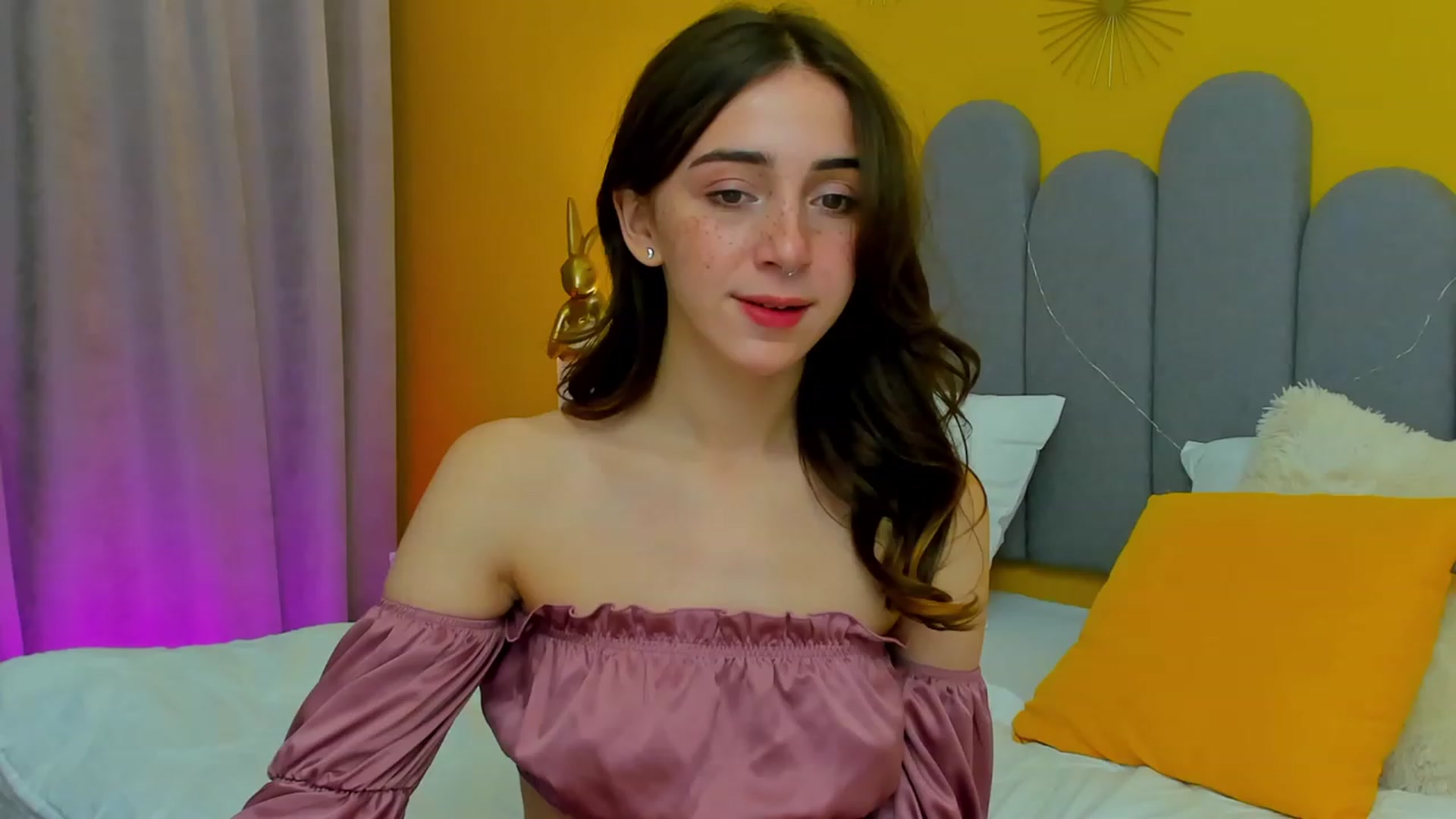 Gallery image thumbnail from ElsaYoung's myfreecams stream on, 03/18/2023, 14:17 image 5 of 20