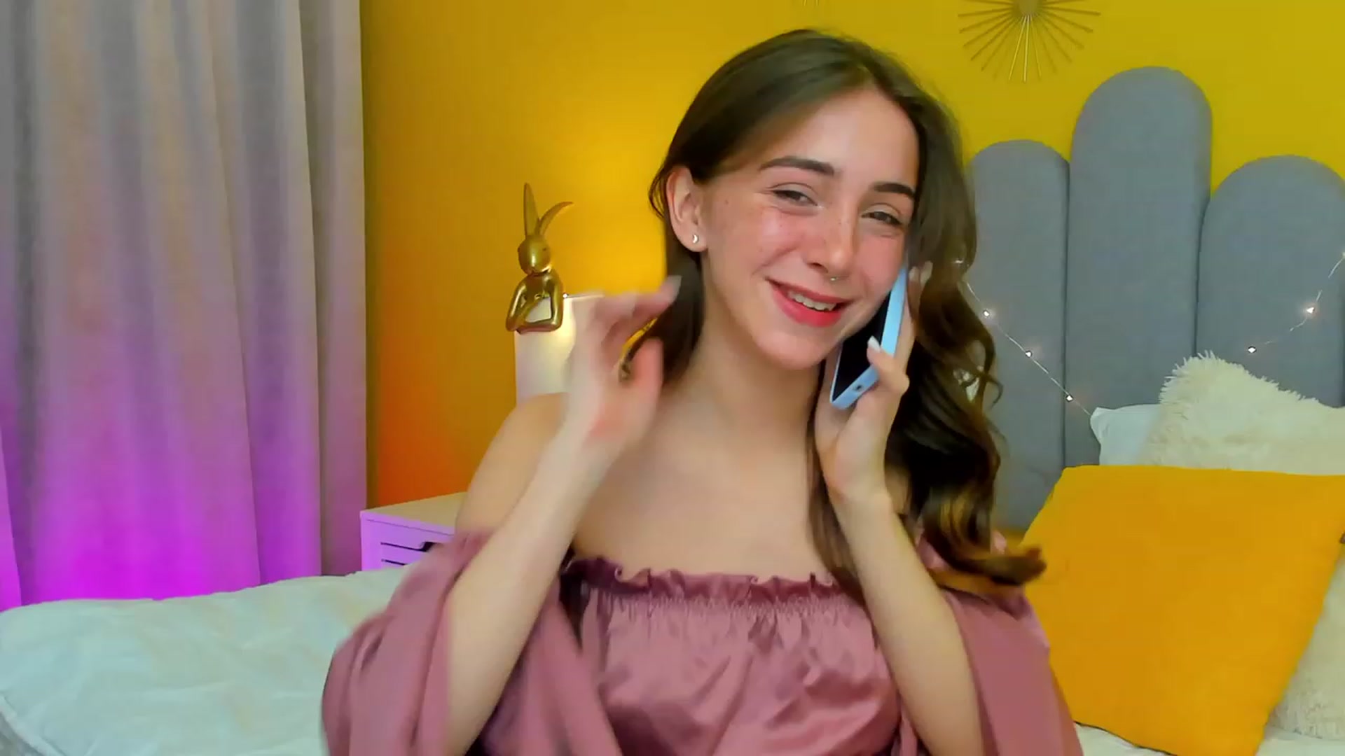 Gallery image thumbnail from ElsaYoung's myfreecams stream on, 03/18/2023, 14:17 image 13 of 20