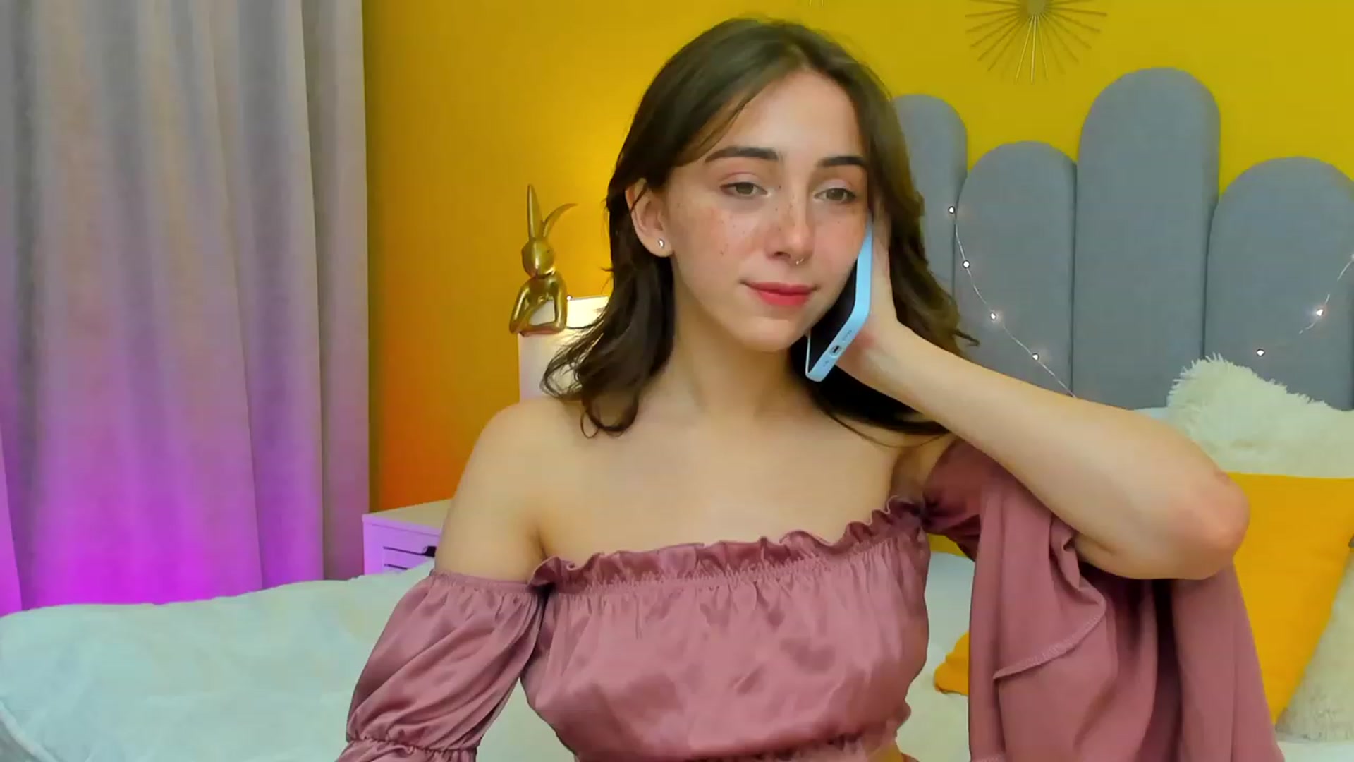 Gallery image thumbnail from ElsaYoung's myfreecams stream on, 03/18/2023, 14:17 image 11 of 20
