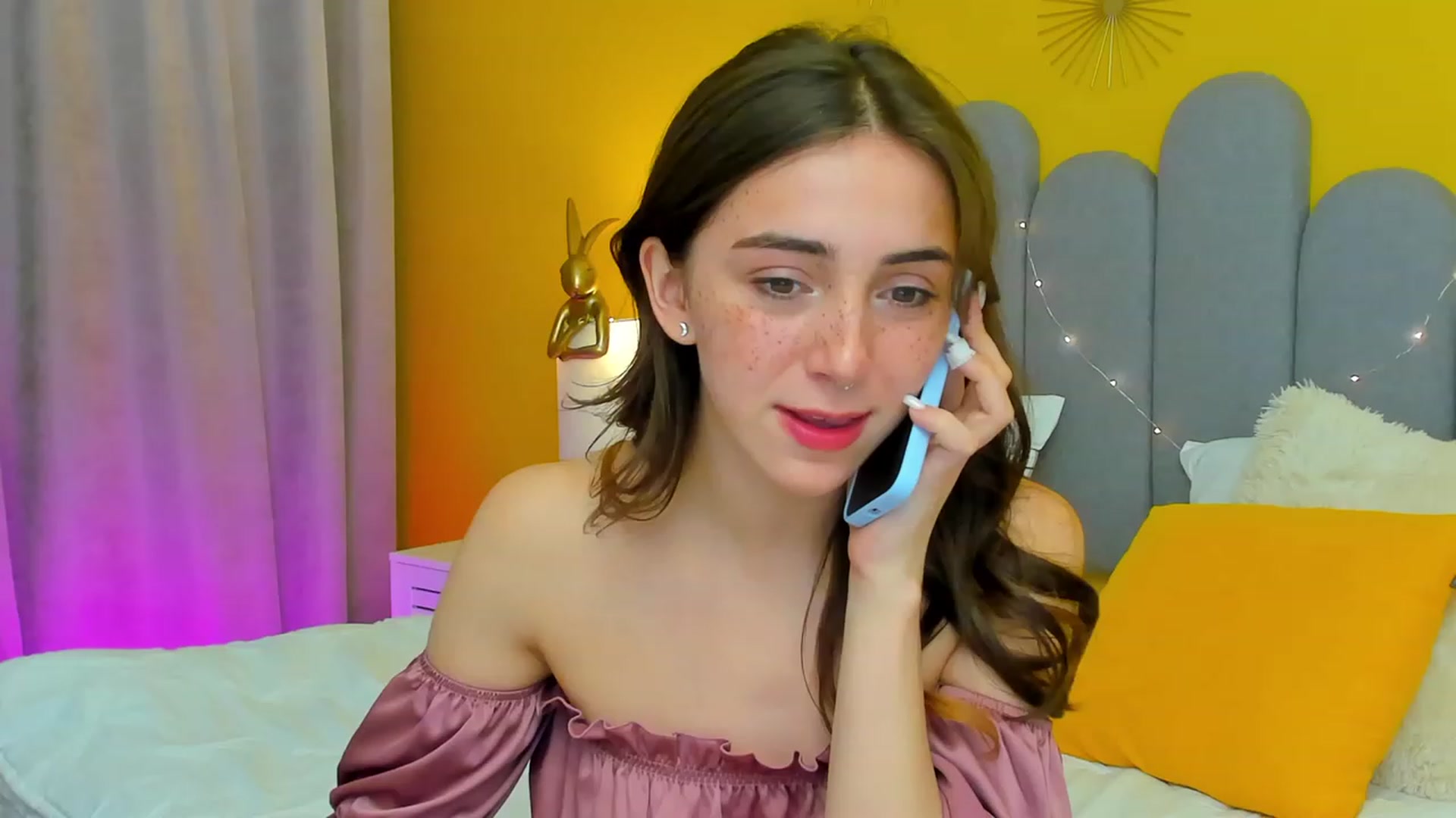 Gallery image thumbnail from ElsaYoung's myfreecams stream on, 03/18/2023, 14:17 image 15 of 20