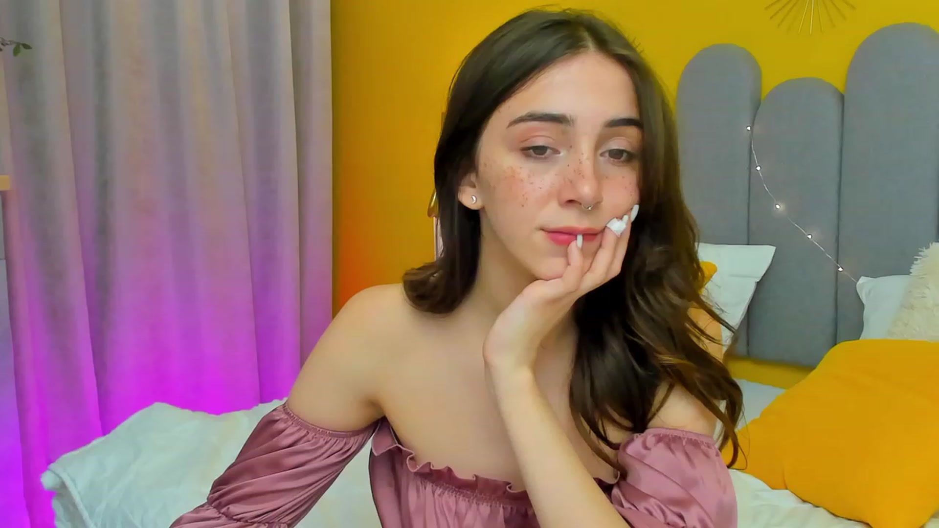 Gallery image thumbnail from ElsaYoung's myfreecams stream on, 03/18/2023, 15:07 image 14 of 20