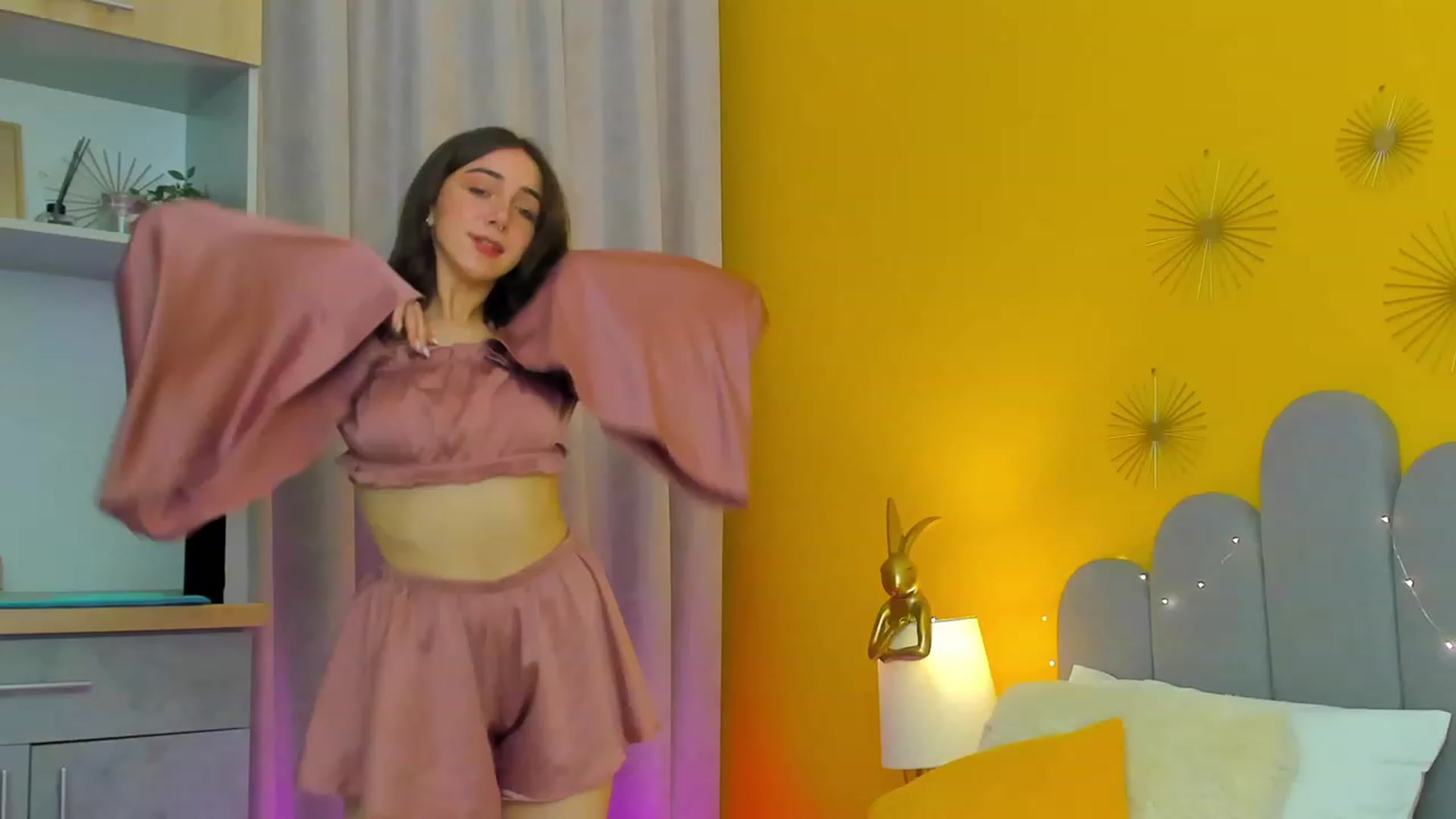 Gallery image thumbnail from ElsaYoung's myfreecams stream on, 03/18/2023, 15:07 image 2 of 20