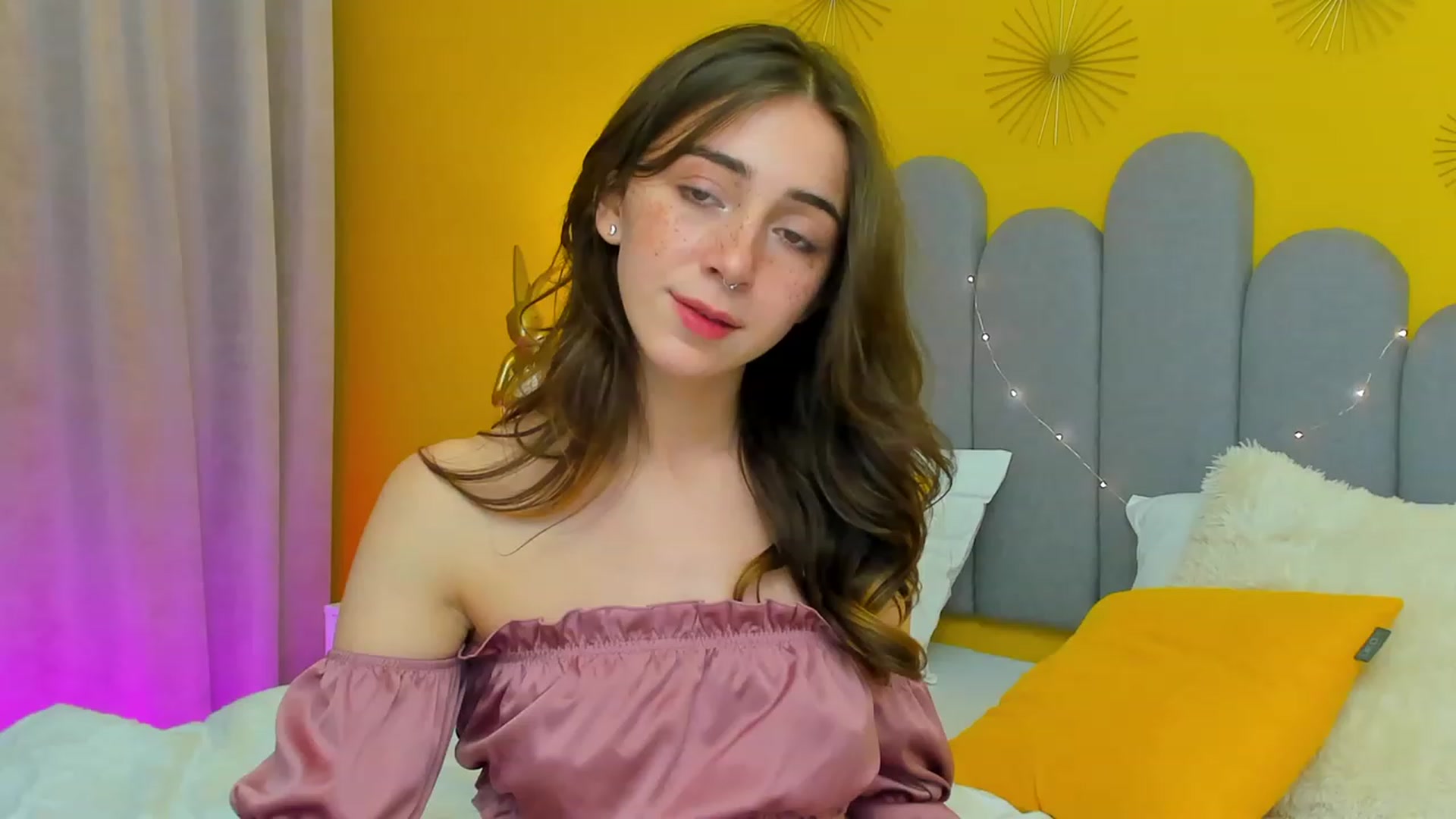 Gallery image thumbnail from ElsaYoung's myfreecams stream on, 03/18/2023, 15:07 image 7 of 20