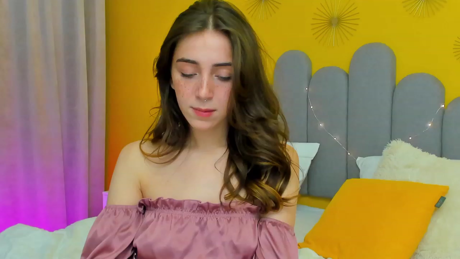 Gallery image thumbnail from ElsaYoung's myfreecams stream on, 03/18/2023, 15:07 image 5 of 20