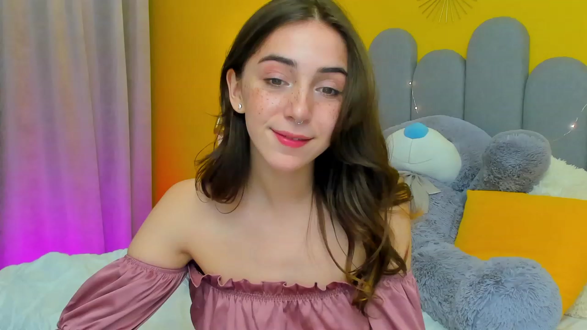 Gallery image thumbnail from ElsaYoung's myfreecams stream on, 03/18/2023, 15:36 image 16 of 20