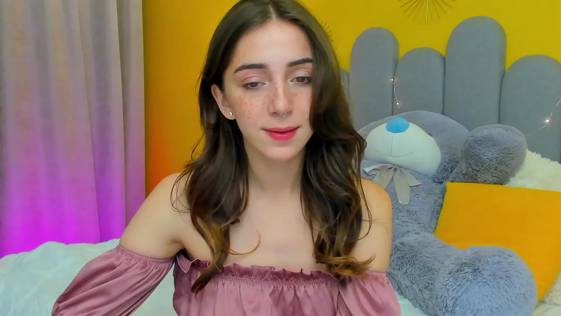 Gallery image thumbnail from ElsaYoung's myfreecams stream on, 03/18/2023, 15:36 image 19 of 20