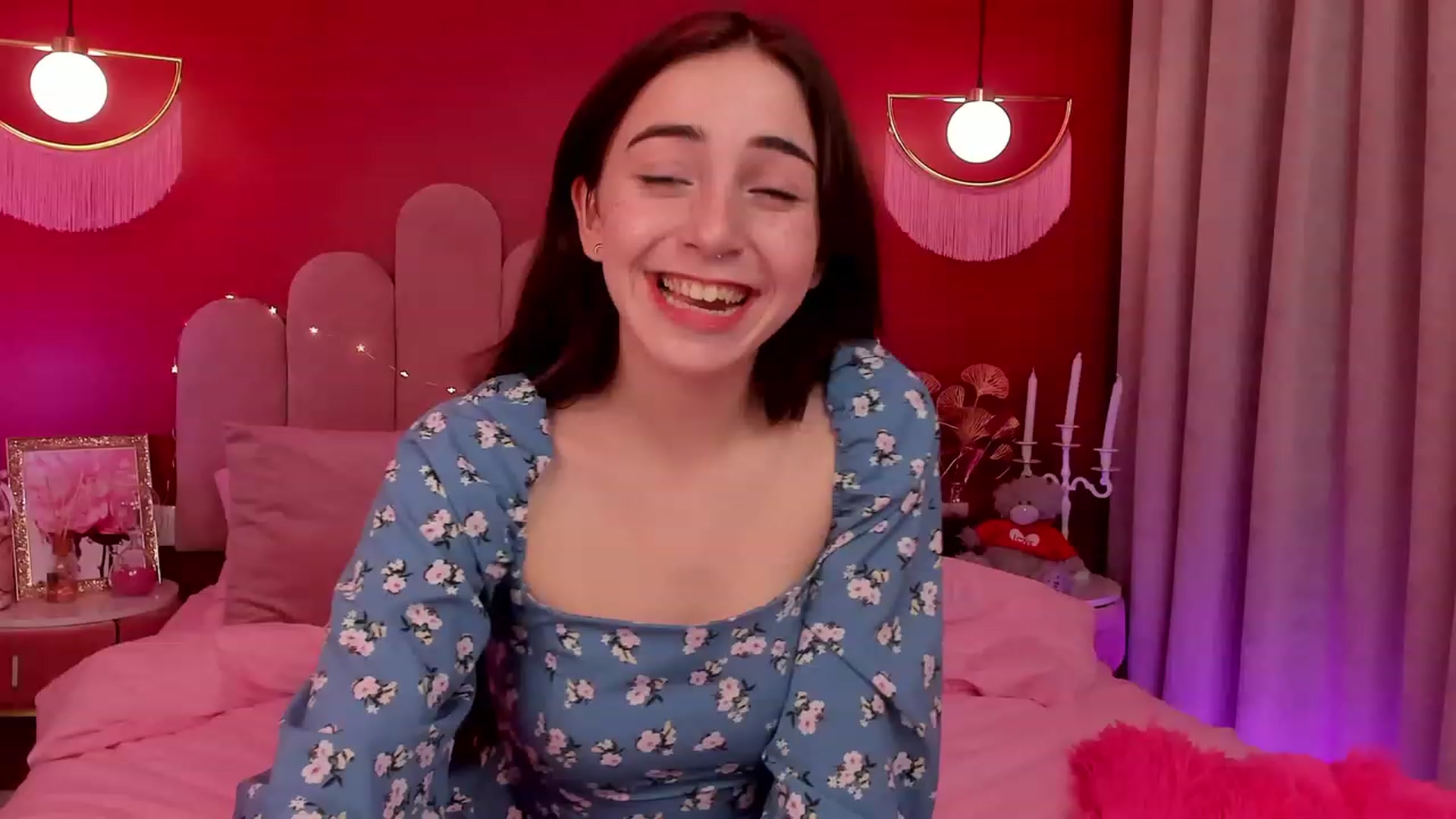 Gallery image thumbnail from ElsaYoung's myfreecams stream on, 03/28/2023, 19:23 image 11 of 20
