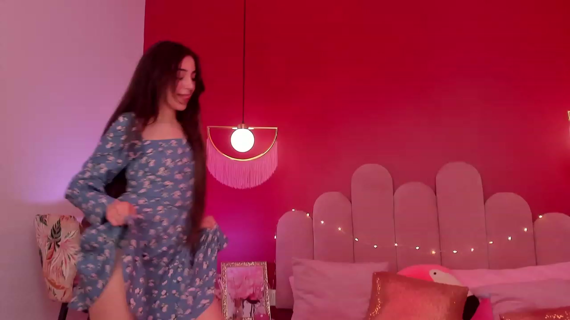 Gallery image thumbnail from ElsaYoung's myfreecams stream on, 03/28/2023, 19:23 image 15 of 20