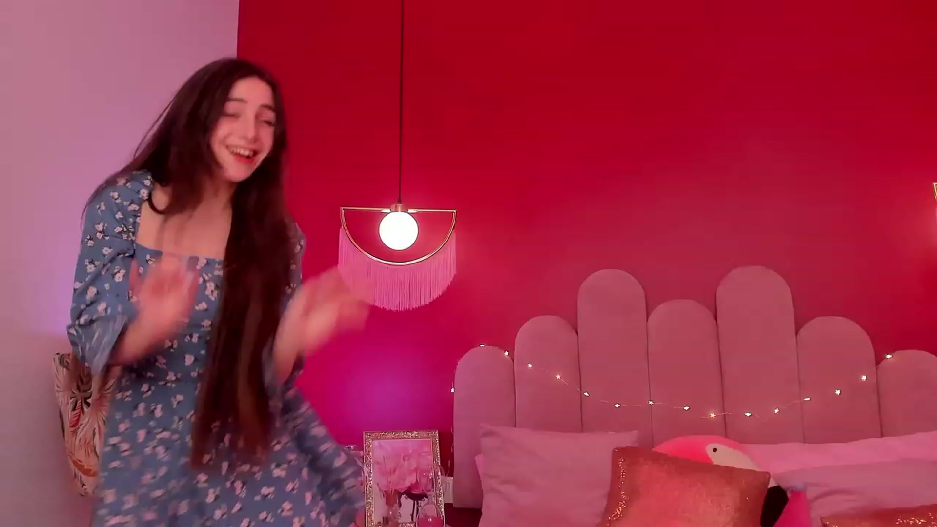 Gallery image thumbnail from ElsaYoung's myfreecams stream on, 03/28/2023, 19:23 image 14 of 20