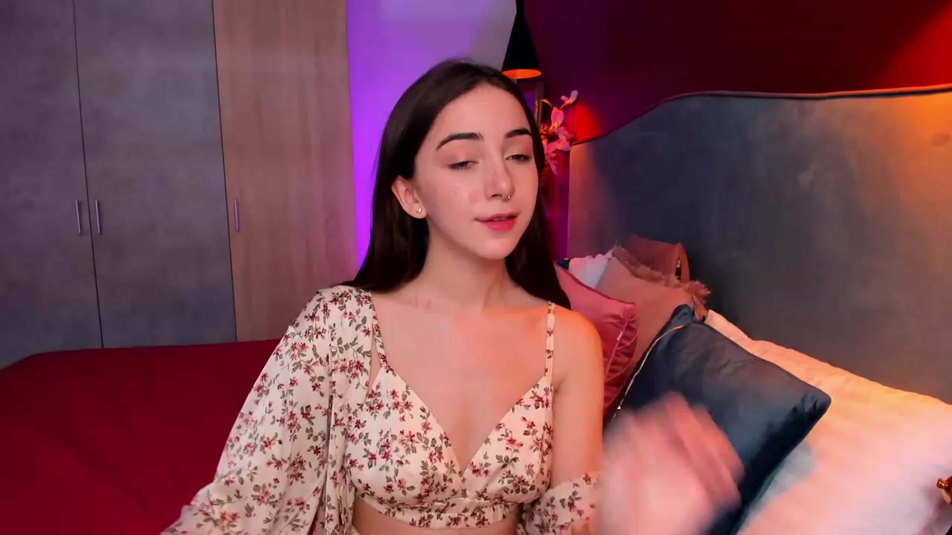 Gallery image thumbnail from ElsaYoung's myfreecams stream on, 03/30/2023, 13:13 image 15 of 20