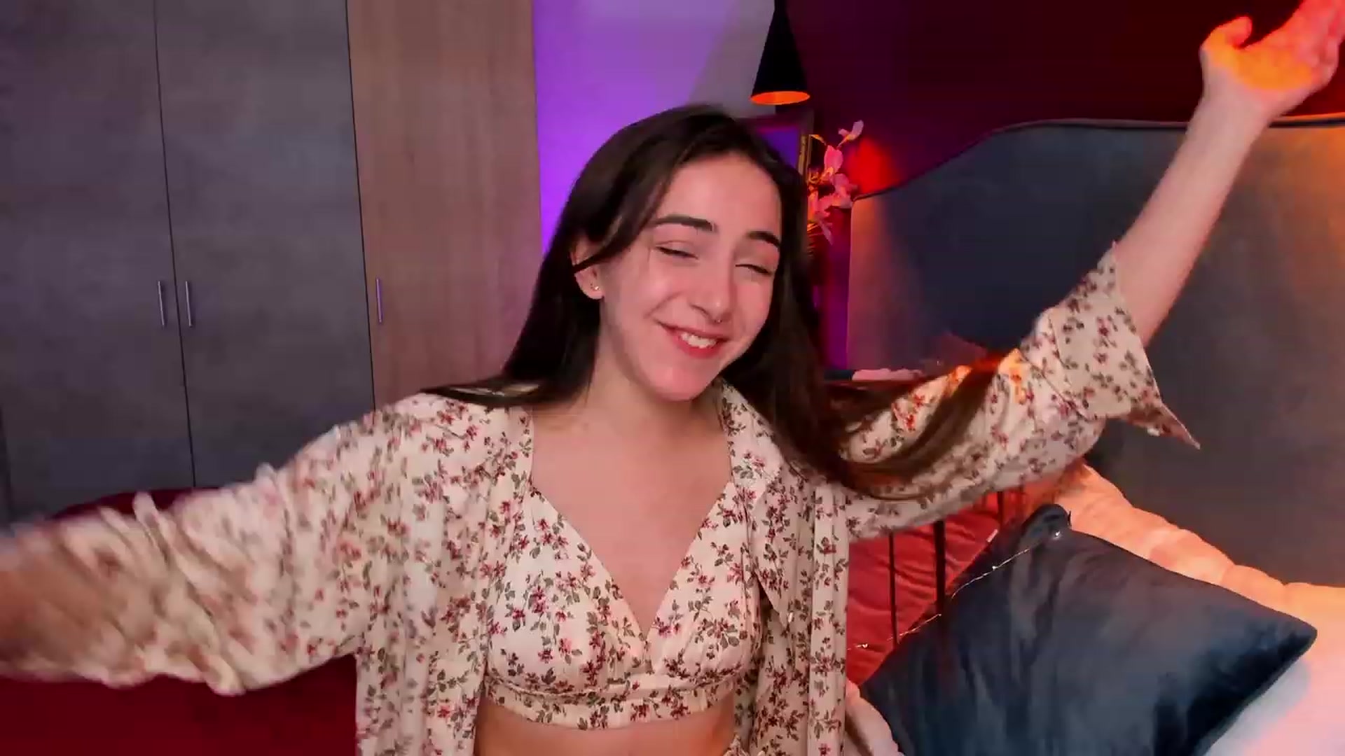 Gallery image thumbnail from ElsaYoung's myfreecams stream on, 03/30/2023, 14:50 image 5 of 20