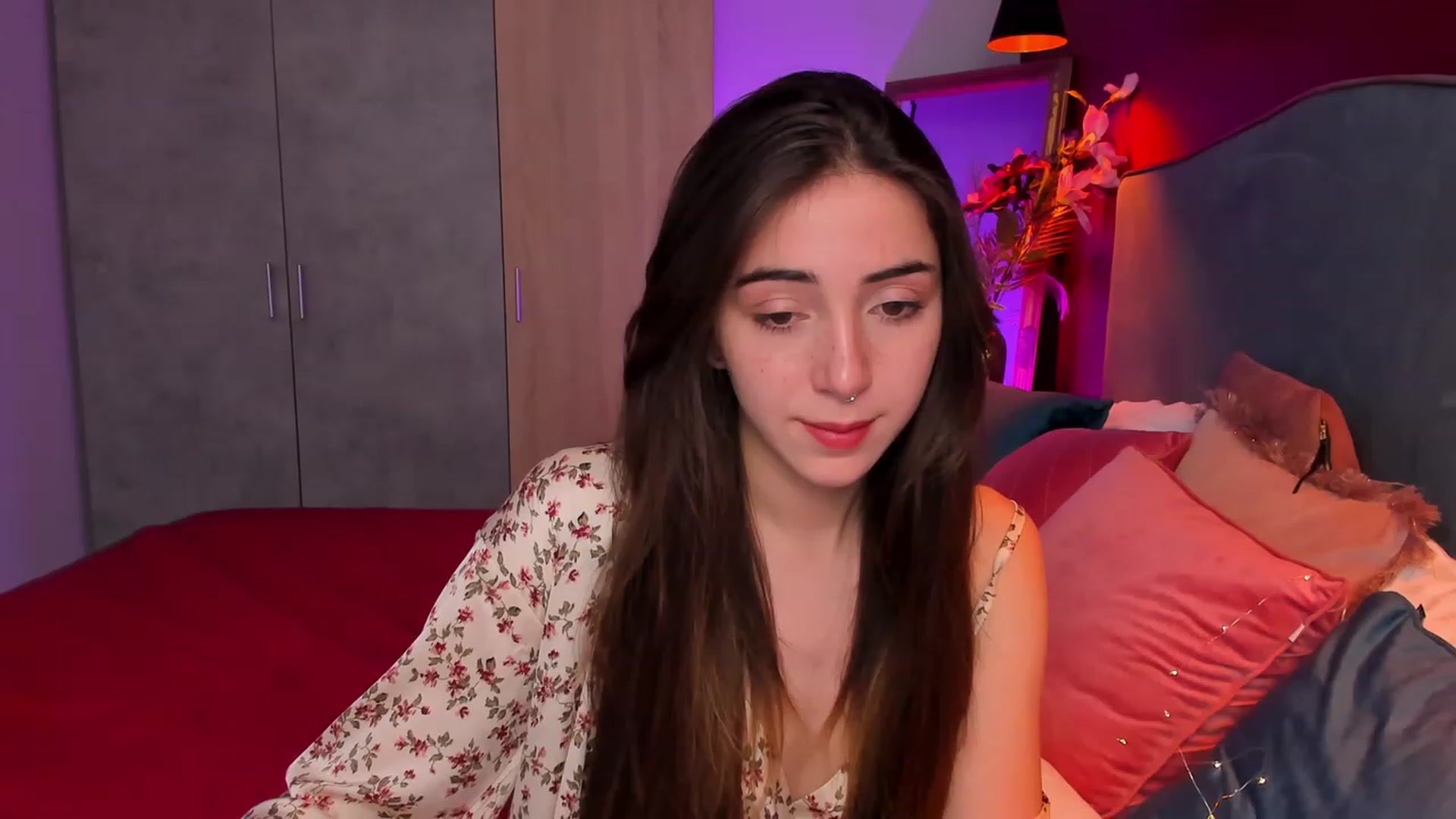 Gallery image thumbnail from ElsaYoung's myfreecams stream on, 03/30/2023, 15:20 image 5 of 20