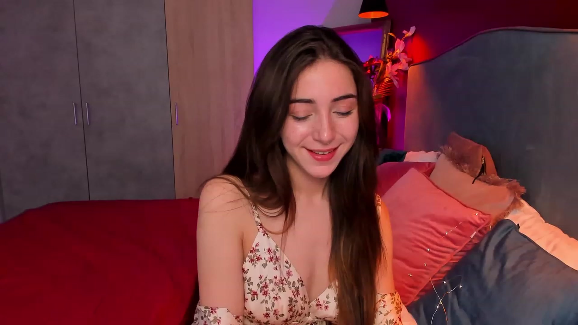 Gallery image thumbnail from ElsaYoung's myfreecams stream on, 03/30/2023, 15:20 image 15 of 20