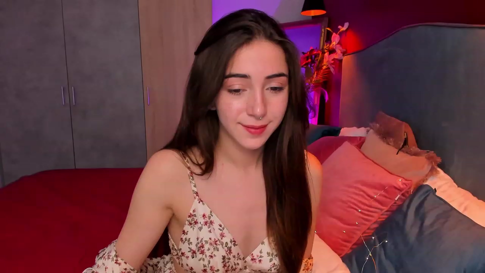 Gallery image thumbnail from ElsaYoung's myfreecams stream on, 03/30/2023, 15:20 image 7 of 20