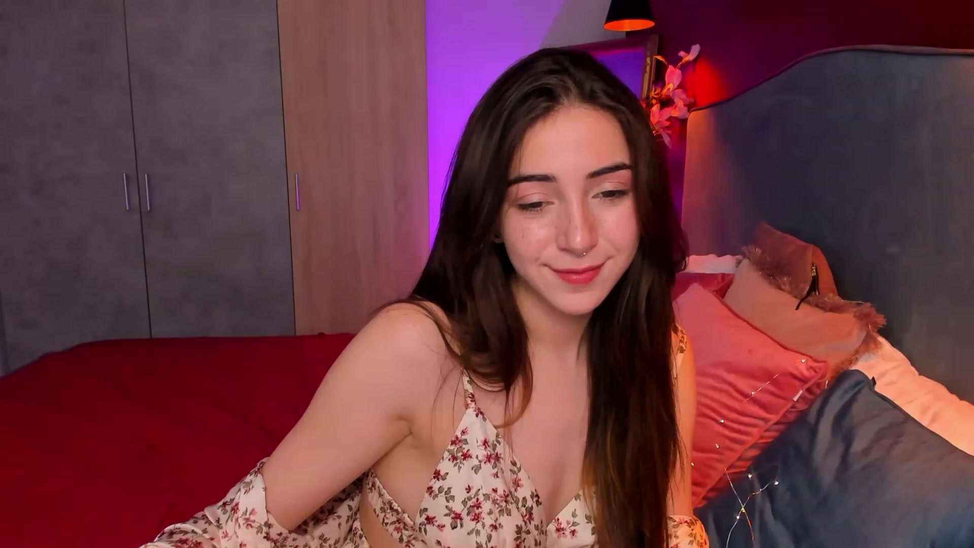 Gallery image thumbnail from ElsaYoung's myfreecams stream on, 03/30/2023, 15:20 image 17 of 20