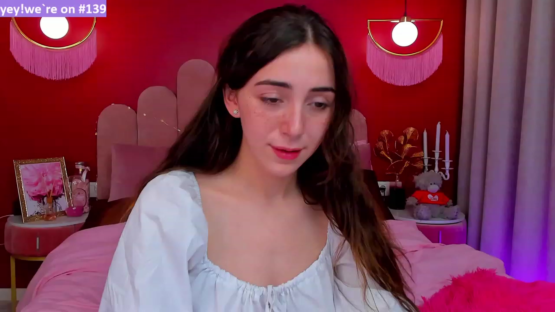 Gallery image thumbnail from ElsaYoung's myfreecams stream on, 04/02/2023, 16:15 image 2 of 20