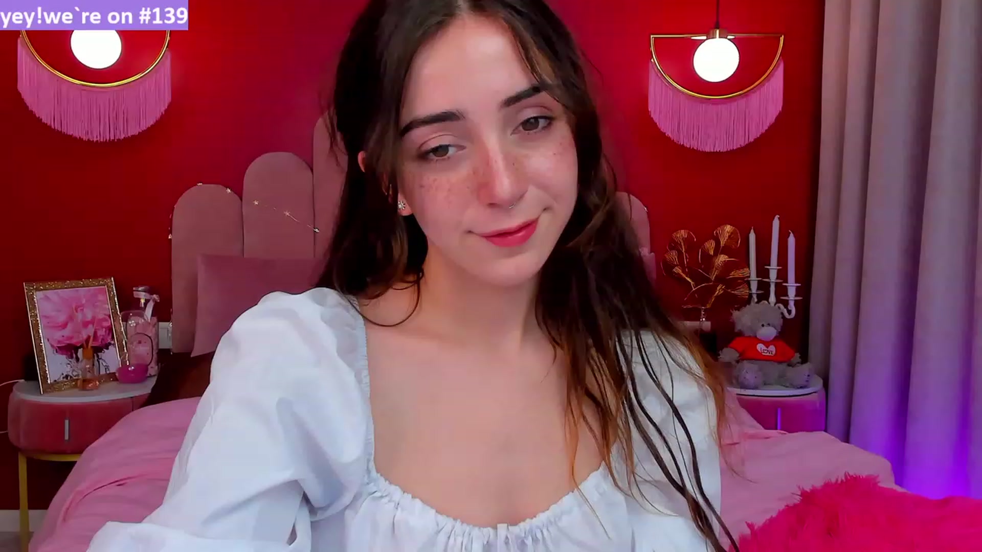 Gallery image thumbnail from ElsaYoung's myfreecams stream on, 04/02/2023, 16:15 image 7 of 20