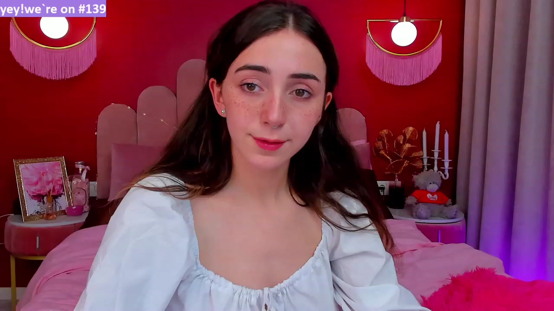 Gallery image thumbnail from ElsaYoung's myfreecams stream on, 04/02/2023, 16:15 image 3 of 20