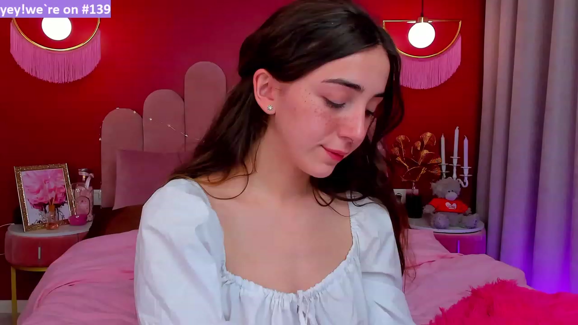 Gallery image thumbnail from ElsaYoung's myfreecams stream on, 04/02/2023, 16:15 image 8 of 20