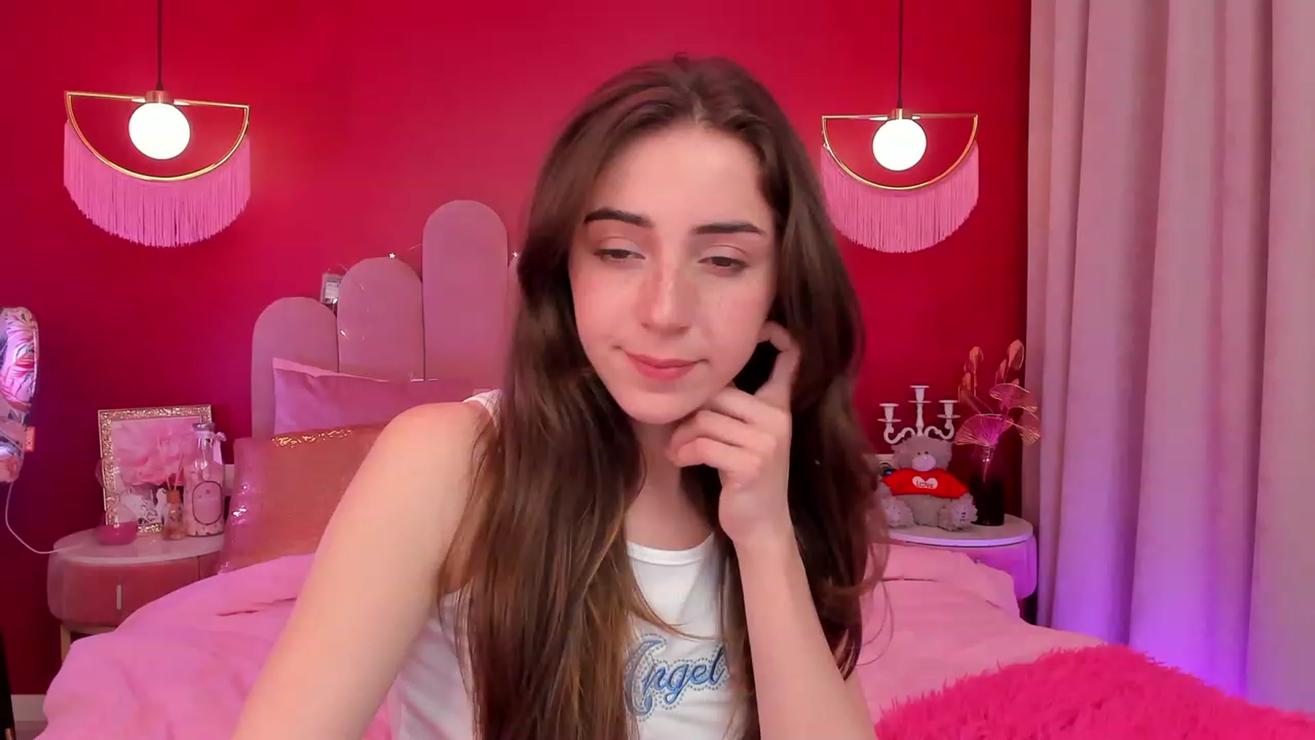 Gallery image thumbnail from ElsaYoung's myfreecams stream on, 04/06/2023, 15:24 image 16 of 20